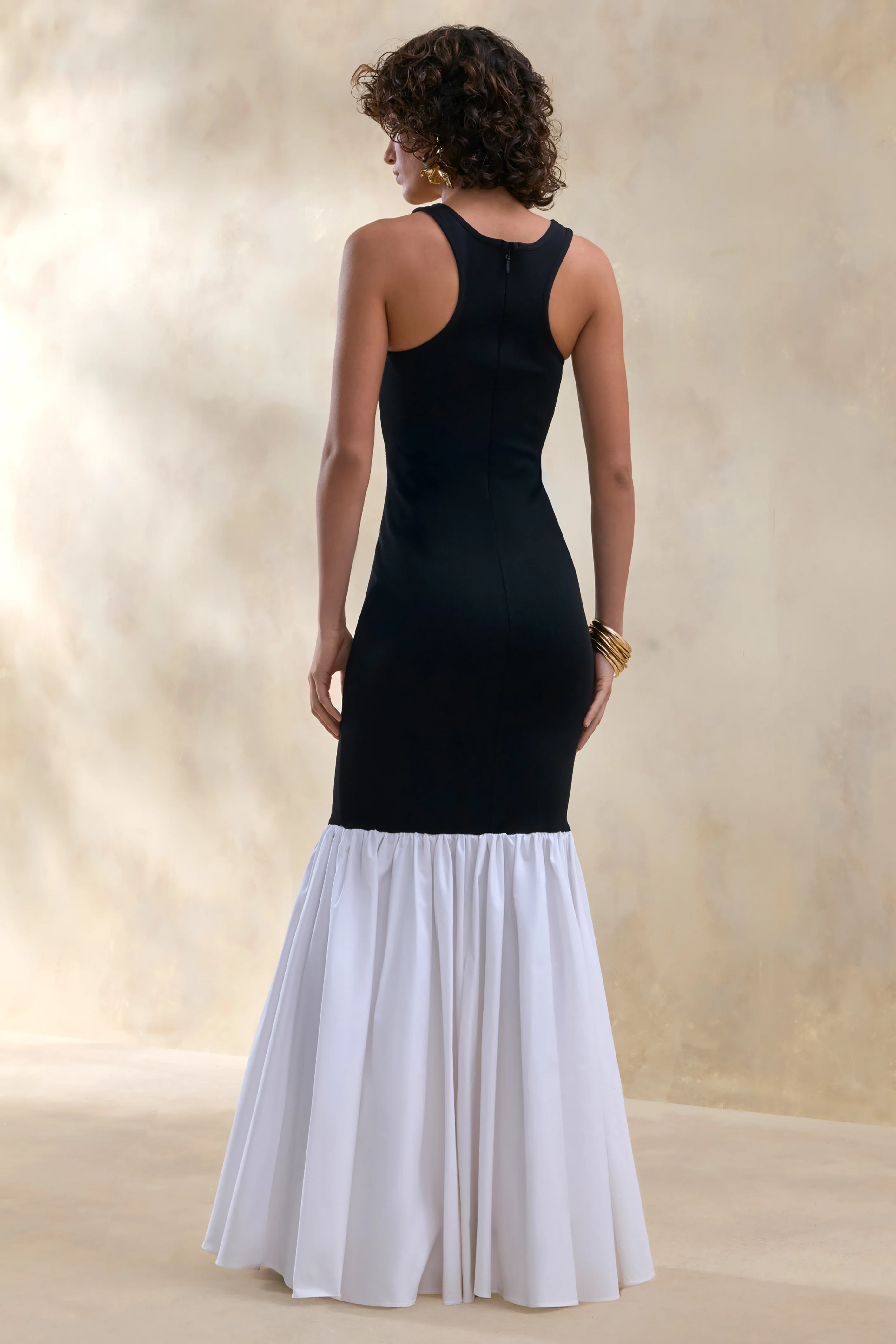 Lexi | Robe longue noir et blanc à encolure carrée avec ourlet sirène - Image 3