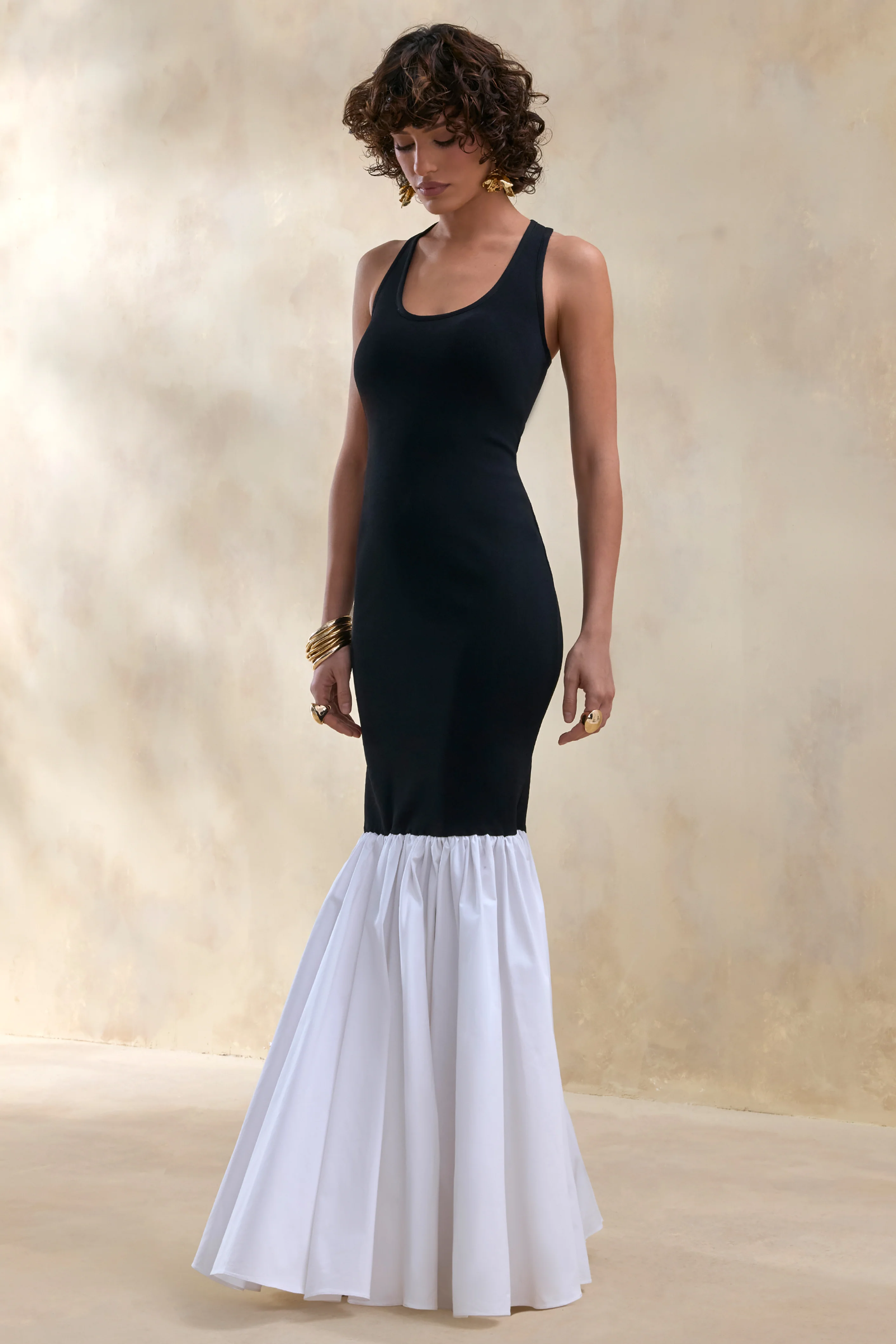 Lexi | Robe longue noir et blanc à encolure carrée avec ourlet sirène - Image 4