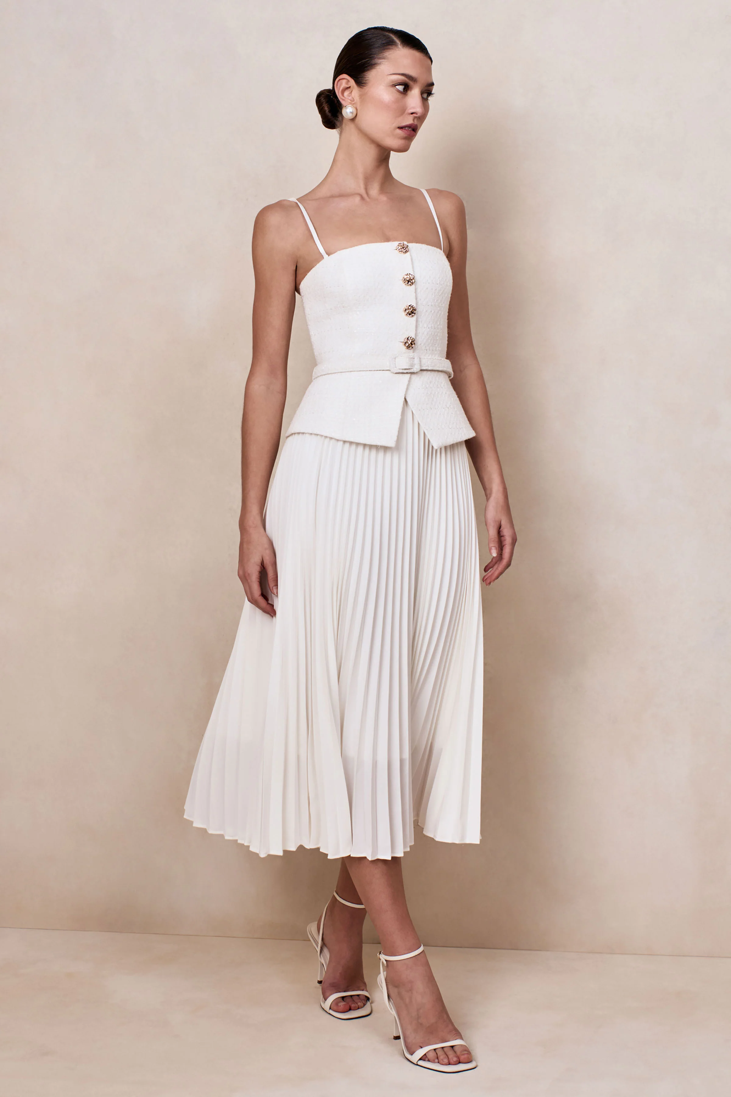 Lizzy | Robe mi-longue crème à encolure carrée avec jupe plissée