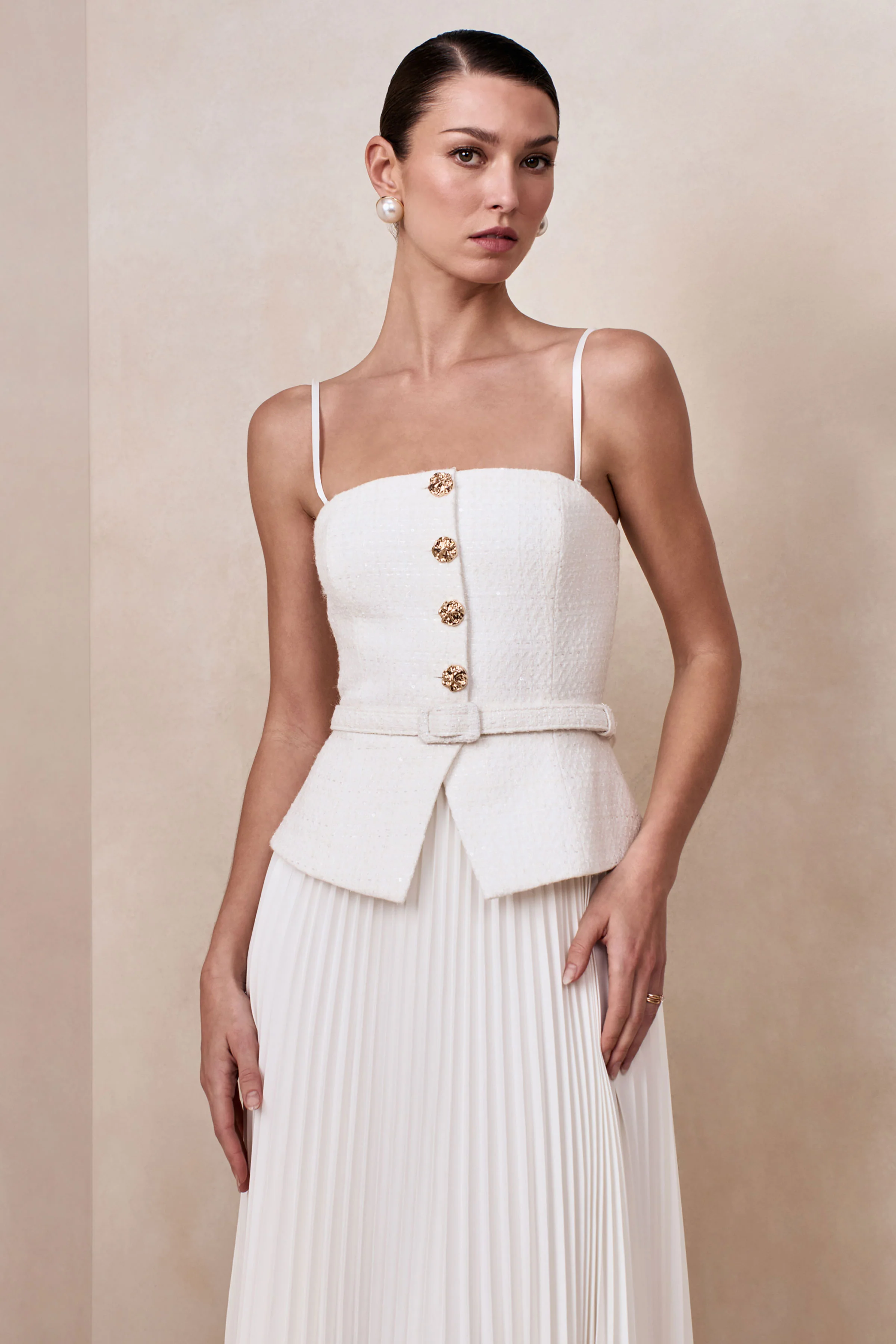 Lizzy | Robe mi-longue crème à encolure carrée avec jupe plissée - Image 3