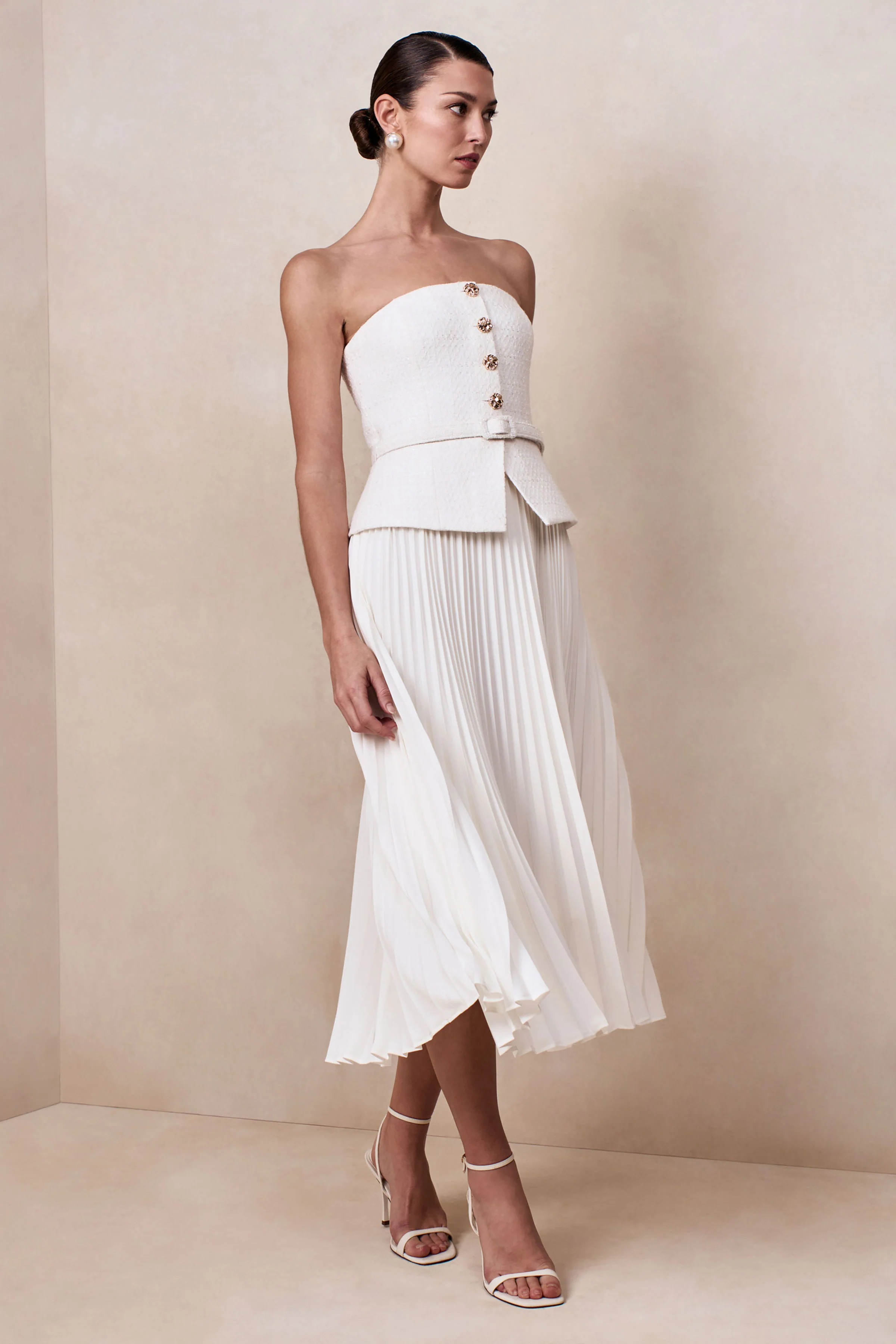 Lizzy | Robe mi-longue crème à encolure carrée avec jupe plissée - Image 5