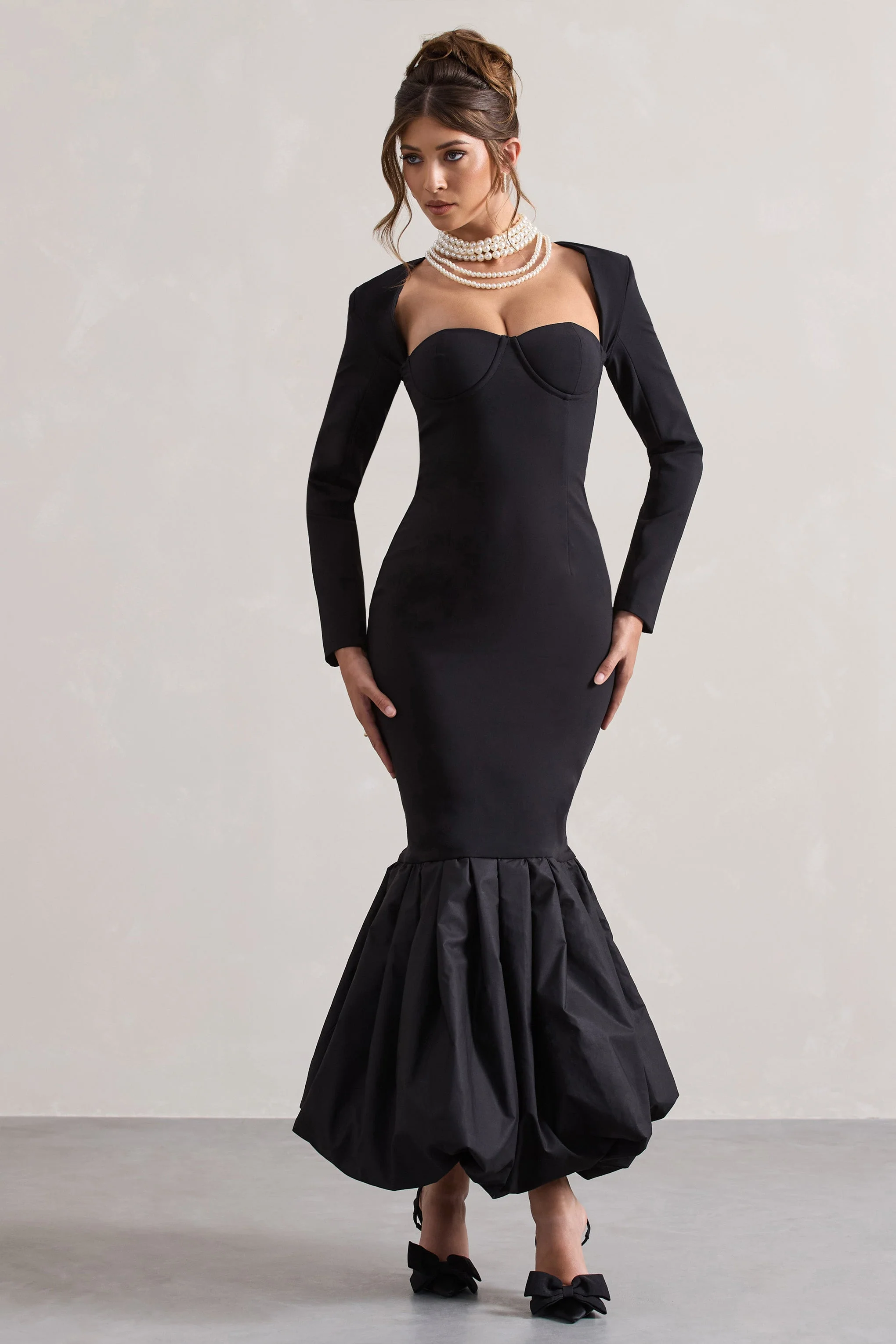 London | Robe longue noire encolure en coeur et longueur volumineuse - Image 4