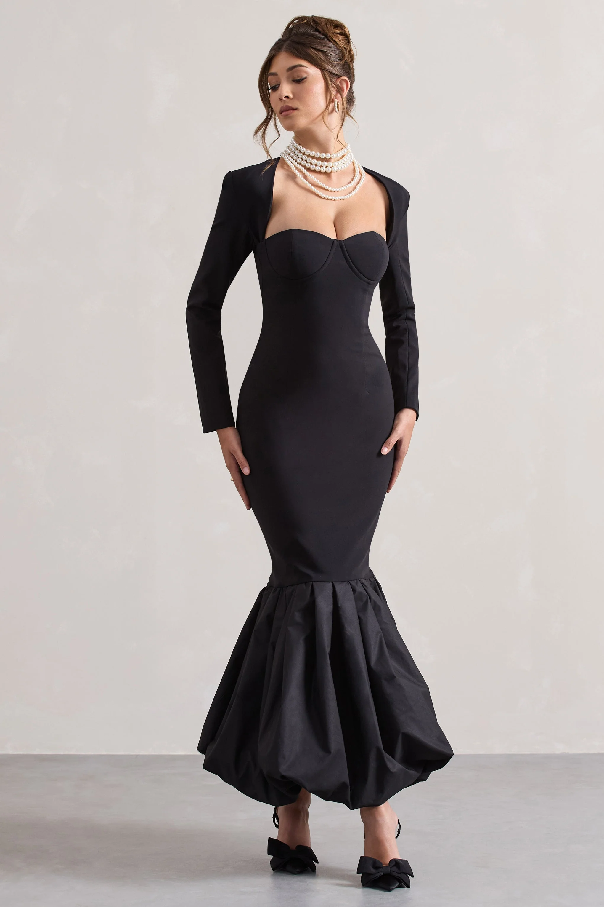 London | Robe longue noire encolure en coeur et longueur volumineuse - Image 5