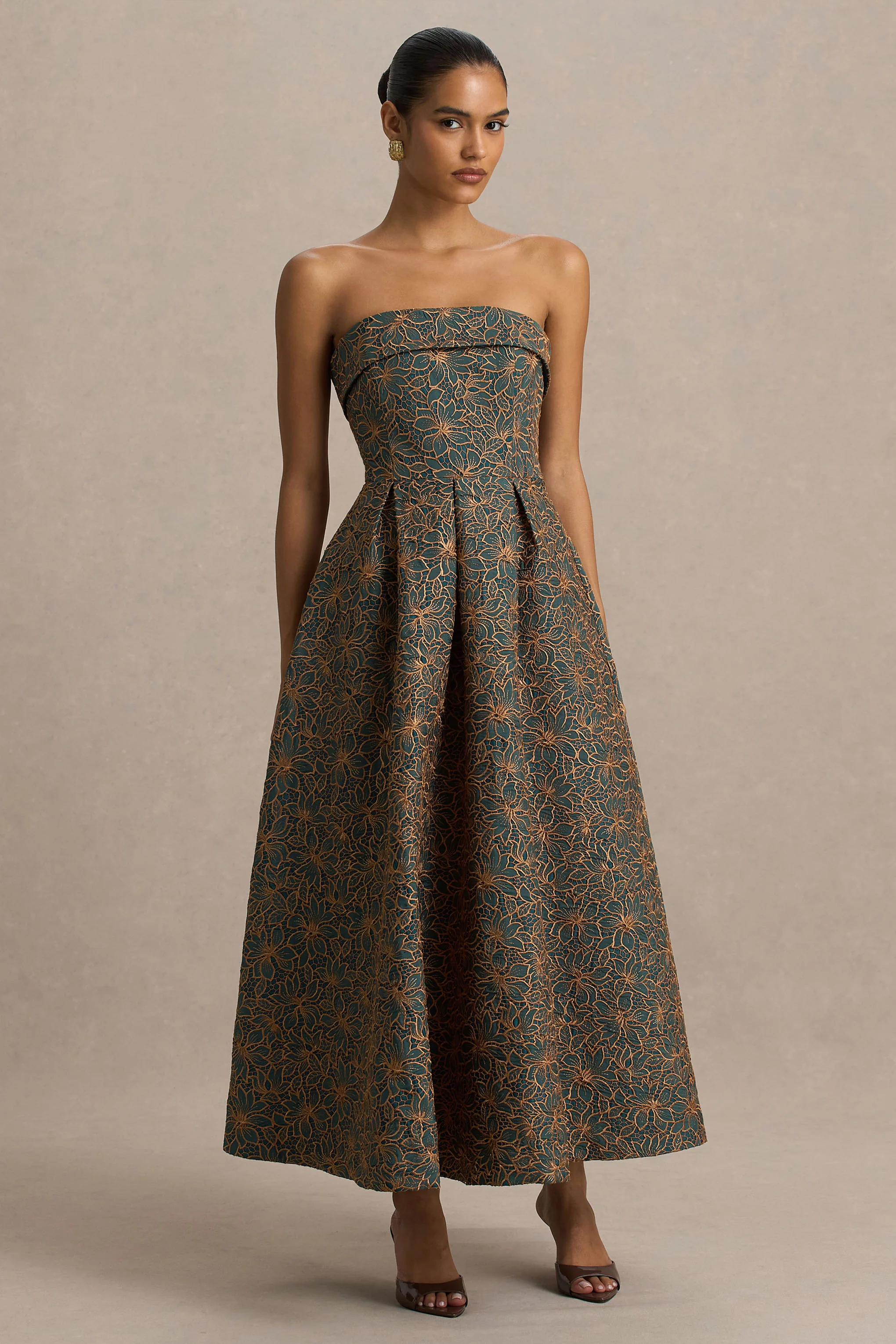 Loretta | Robe mi-longue à encolure bandeau brodée vert foncé et rouille - Image 4