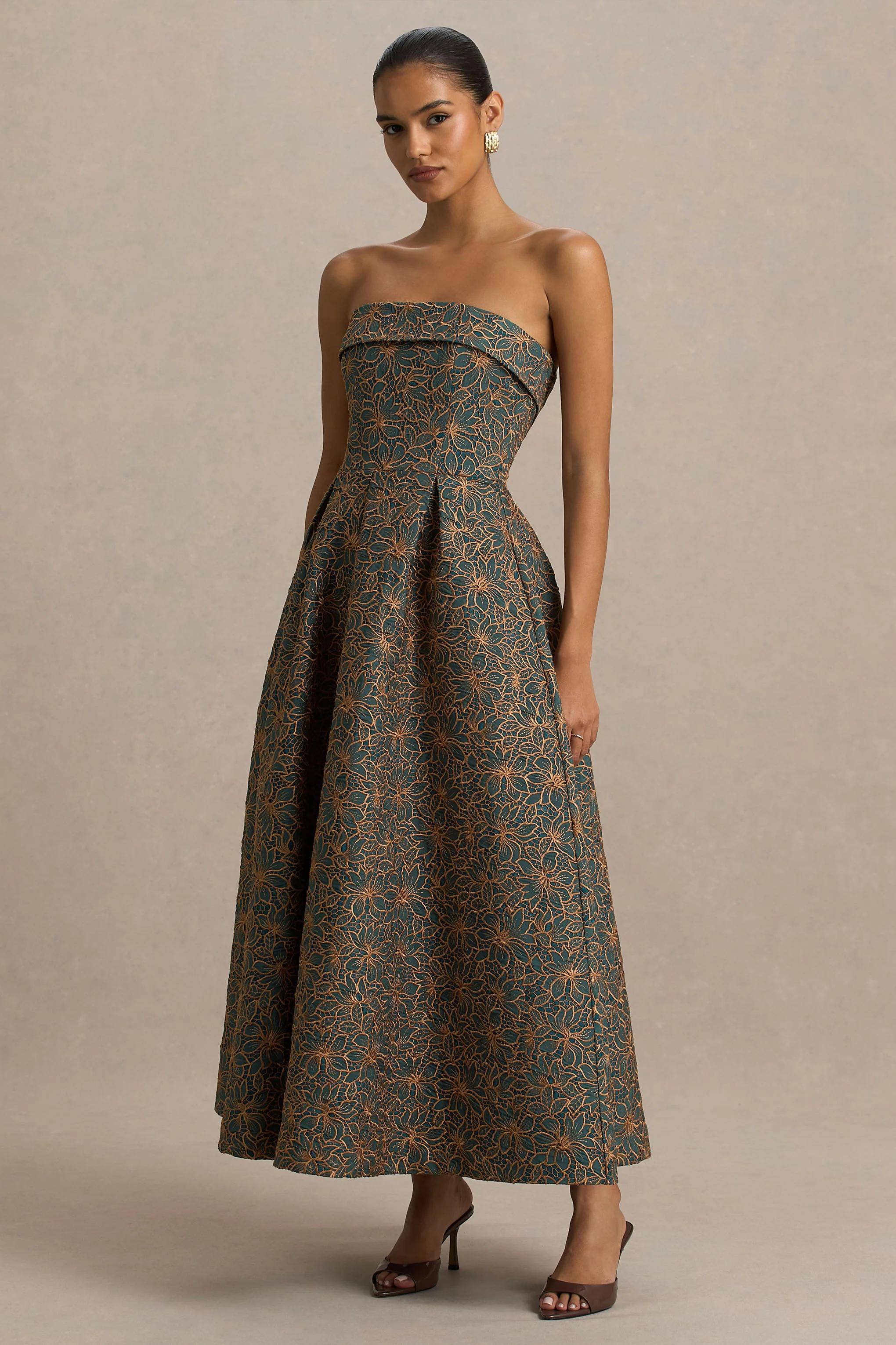 Loretta | Robe mi-longue à encolure bandeau brodée vert foncé et rouille - Image 5