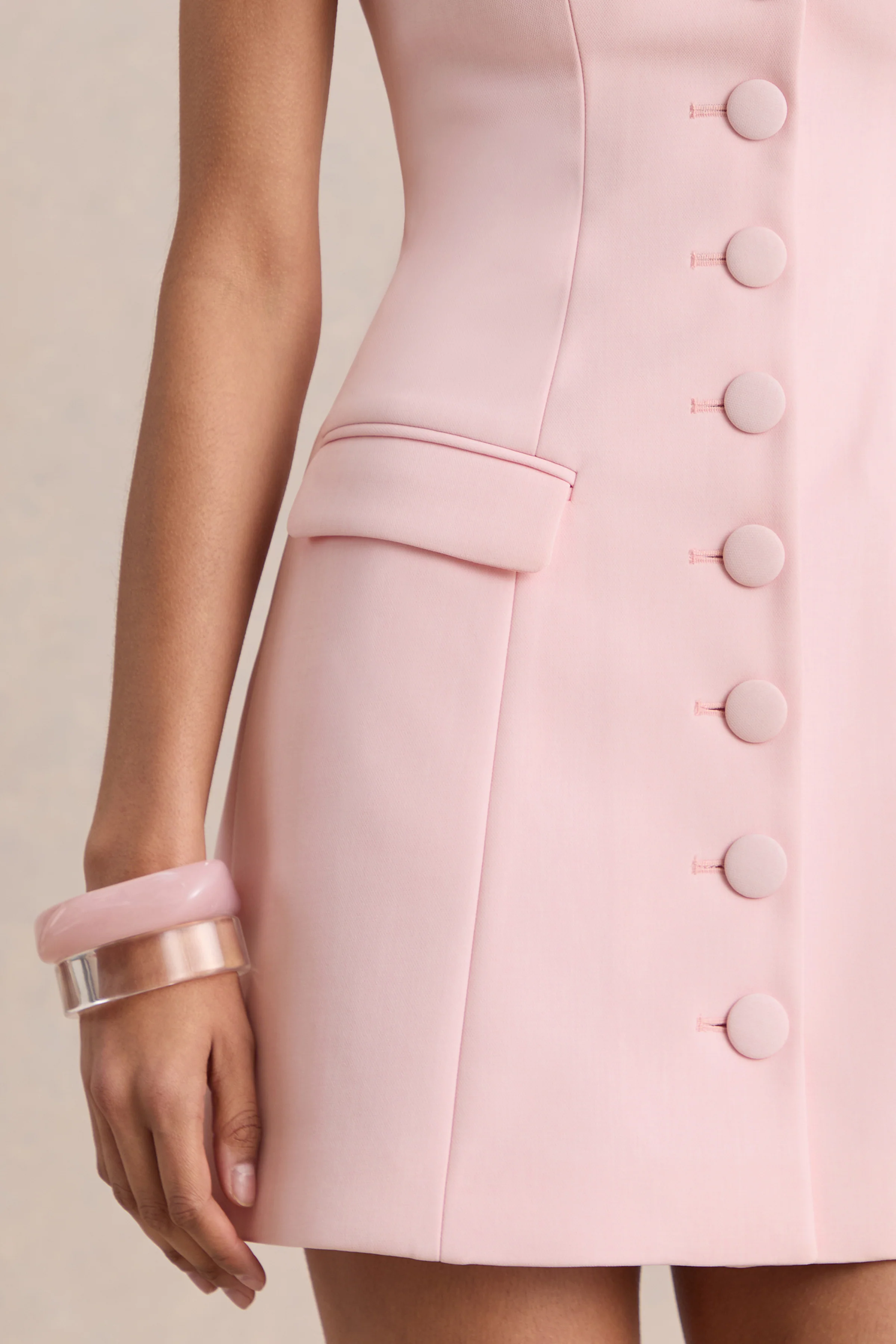 Luxira | Mini-robe rose clair à décolleté en cœur et coupe cintrée - Image 6