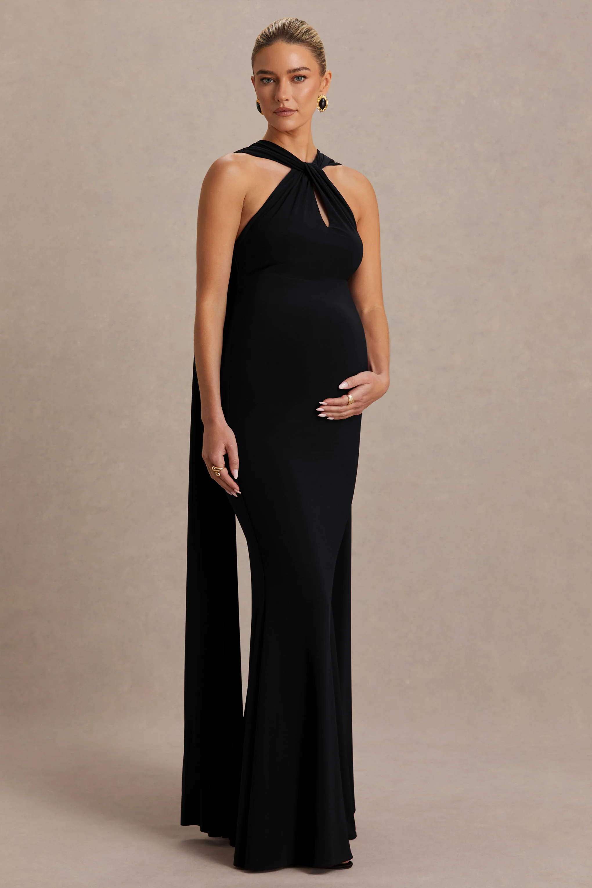 Lyra | Robe longue noire à encolure américaine croisée avec cape - Image 3