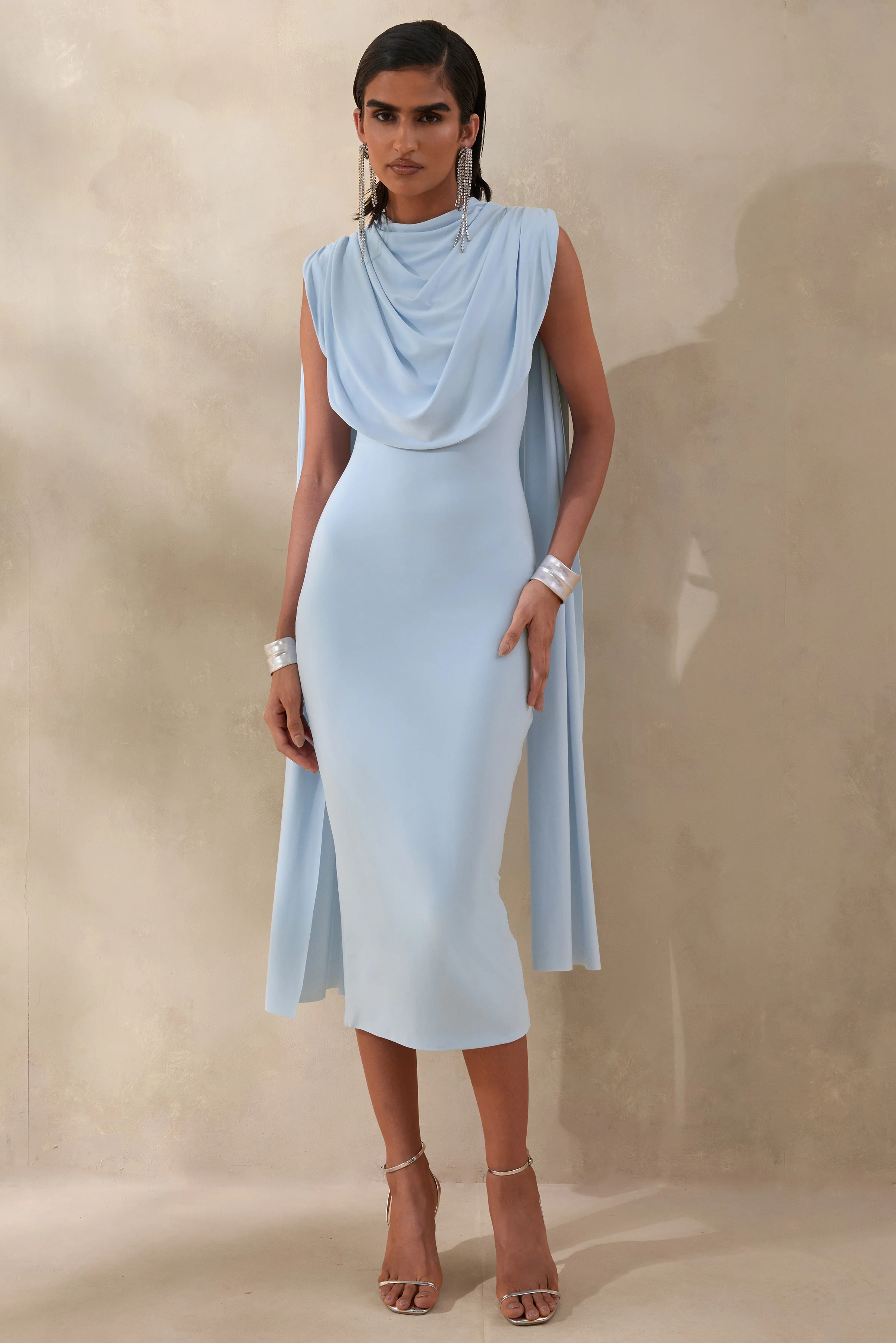 Lysandria | Robe mi-longue bleu poudré à encolure haute avec détails drapés - Image 4