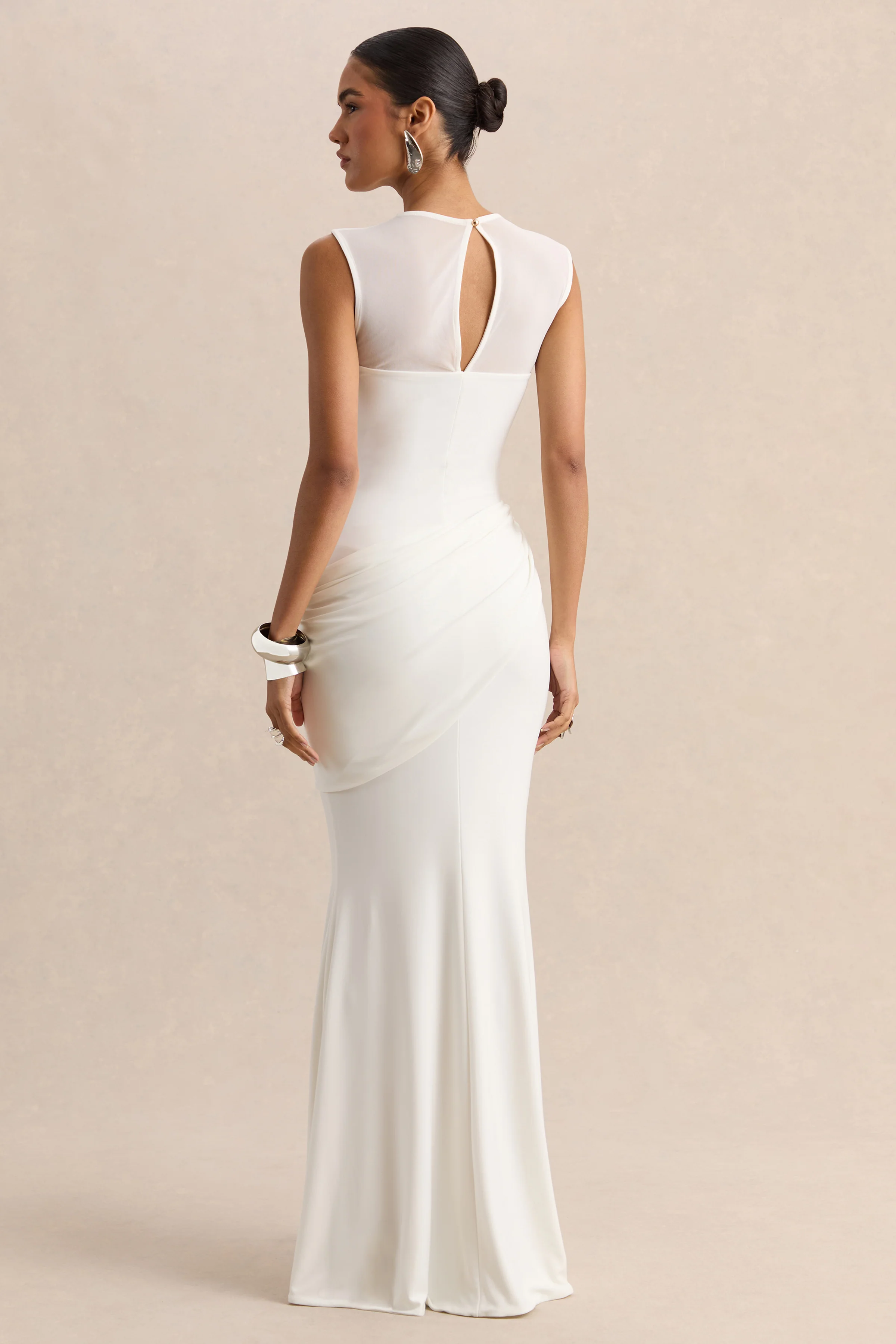Lyssy | Robe longue blanche à encolure haute avec détail en mesh - Image 2
