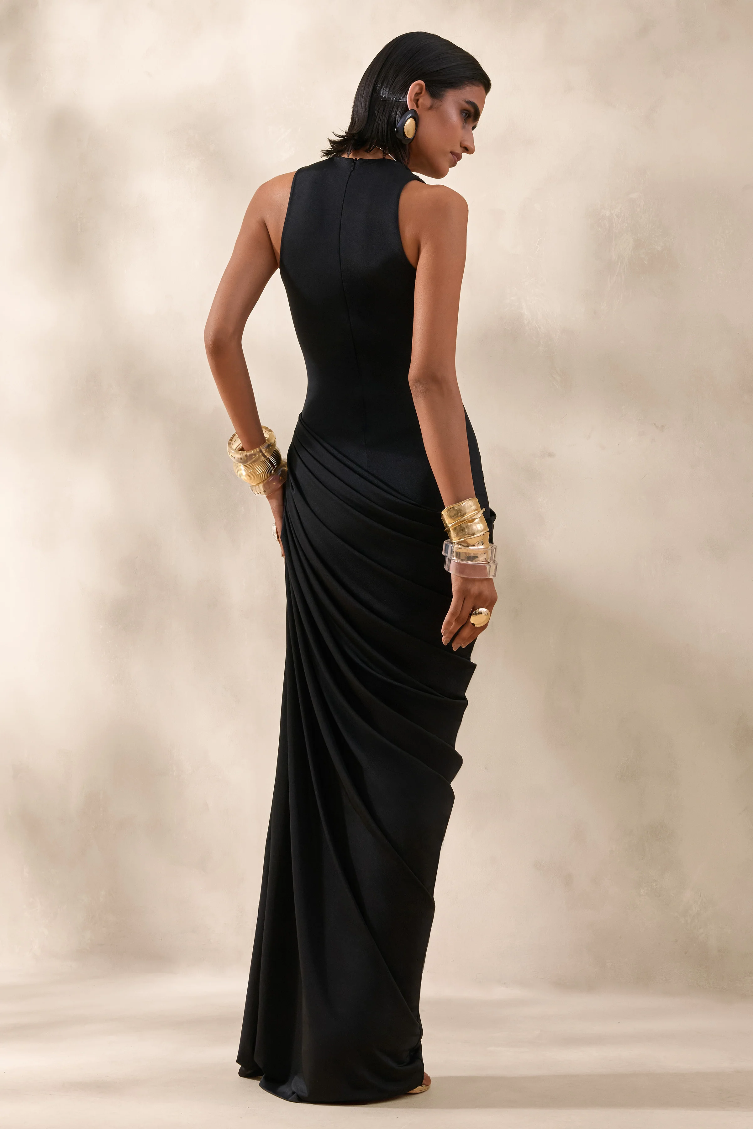 Mademoiselle | Robe longue noire à encolure drapée avec détails drapés - Image 2