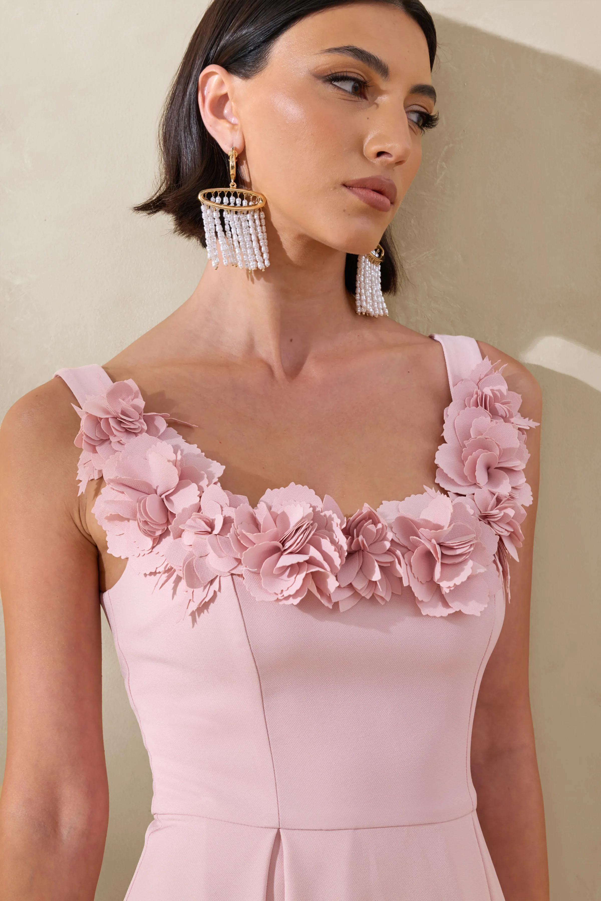 Maelle | Robe mi-longue à décolleté arrondi rose avec détails de corsage - Image 3