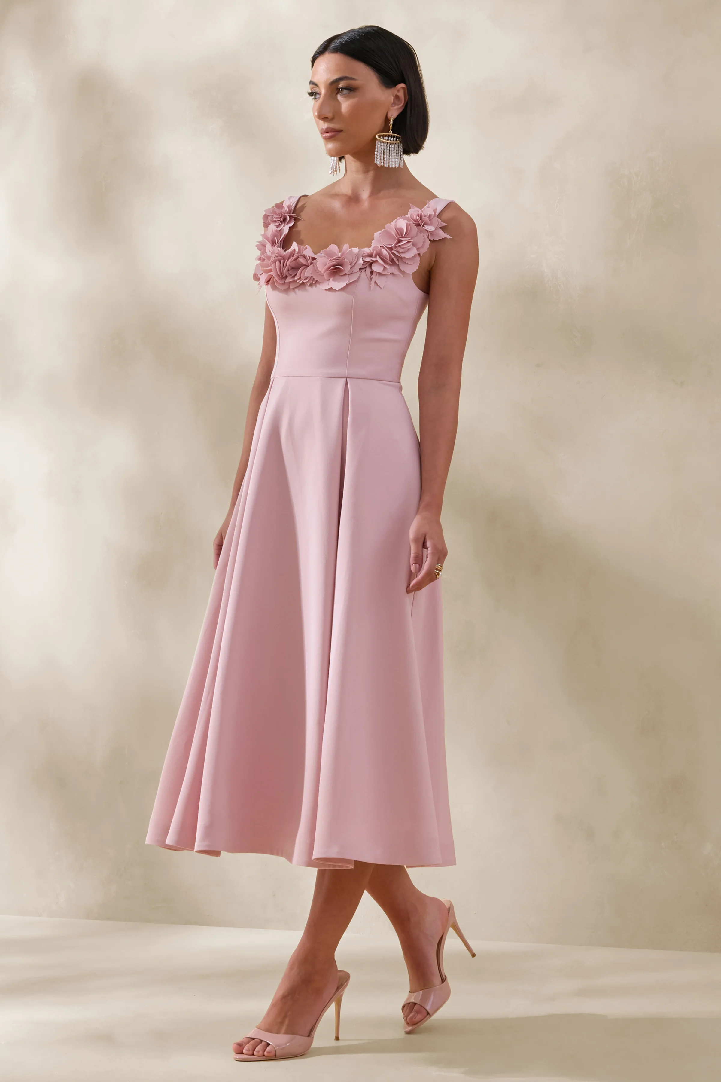 Maelle | Robe mi-longue à décolleté arrondi rose avec détails de corsage - Image 4