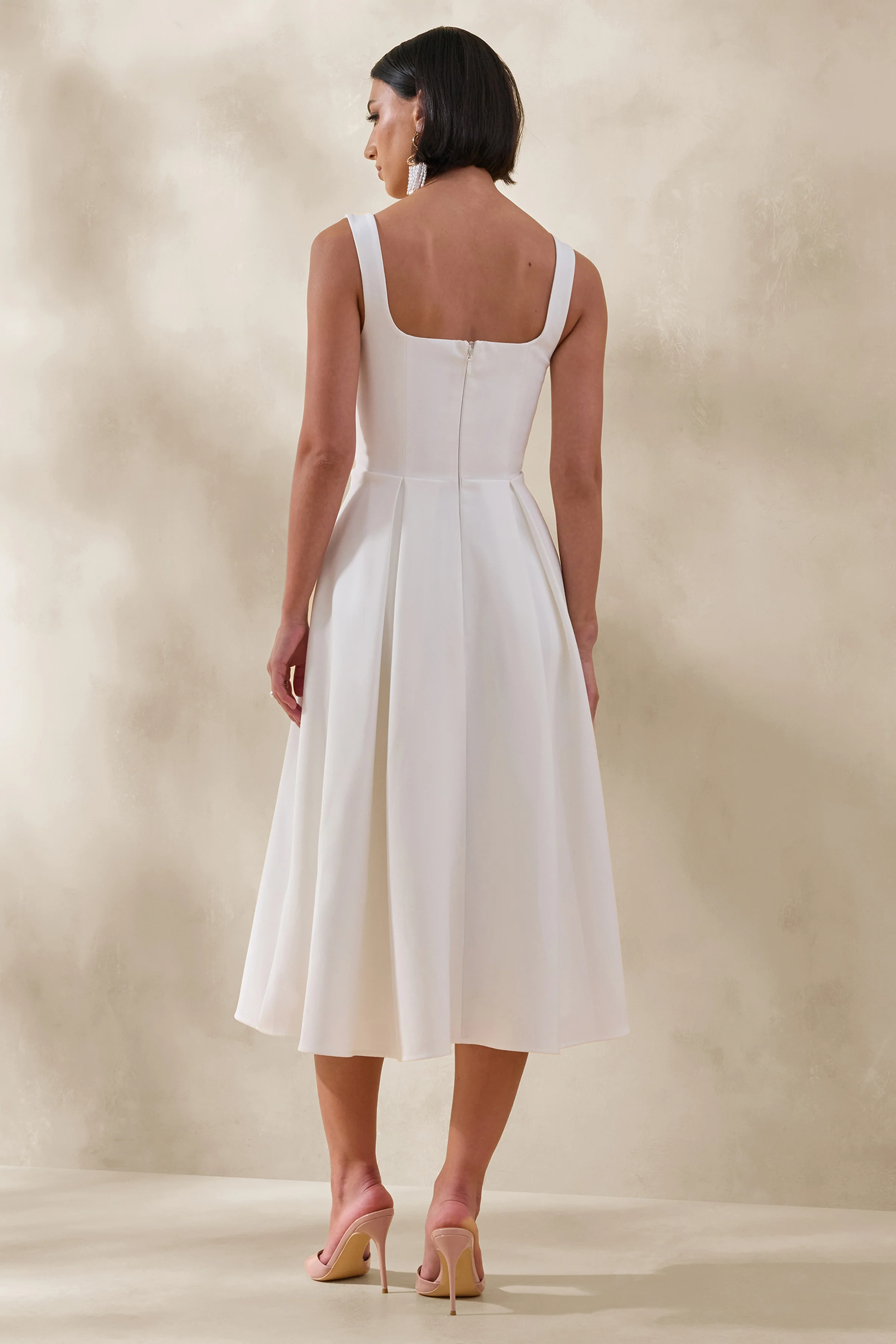 Maelle | Robe mi-longue blanche à encolure arrondie avec détails de corsage - Image 2
