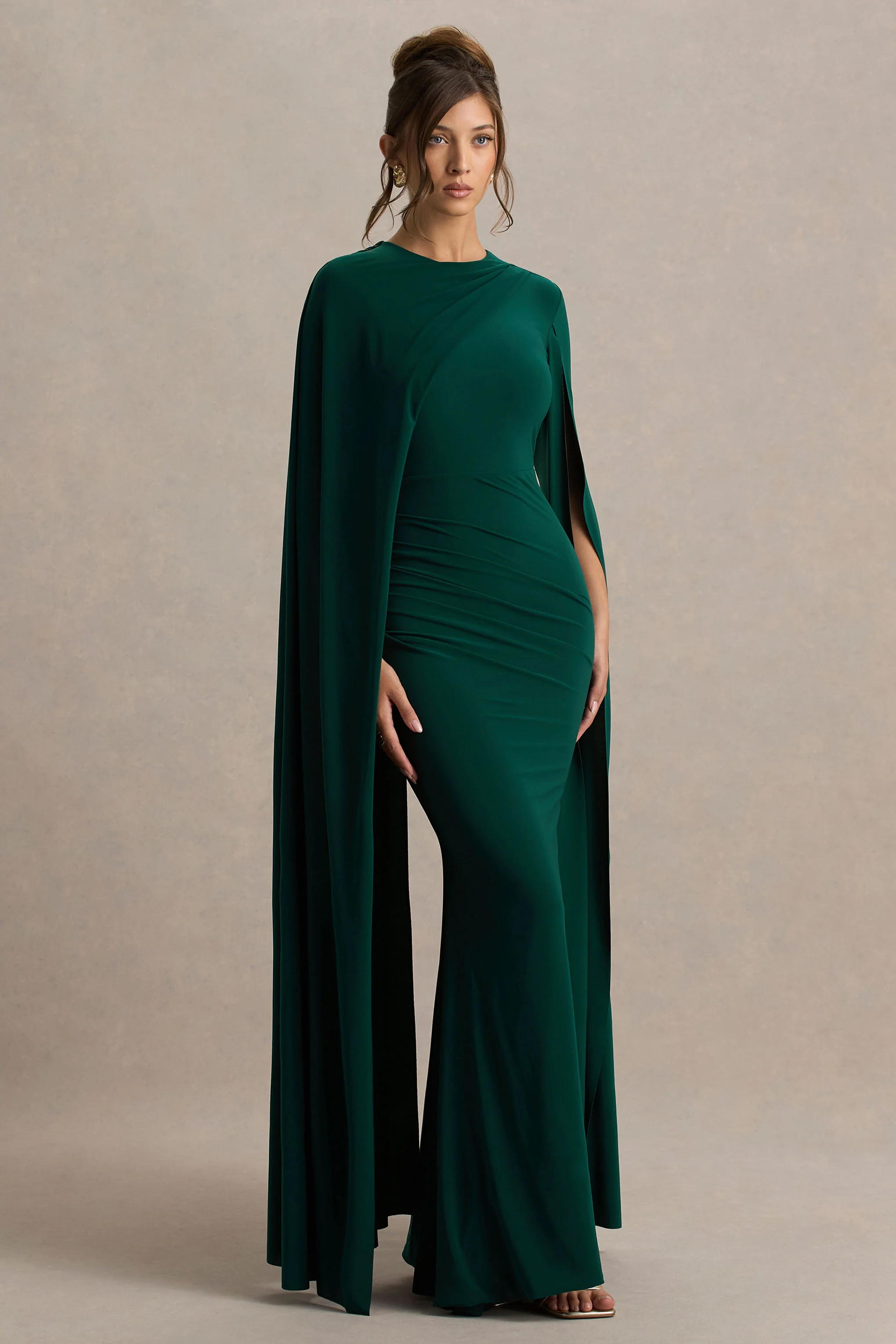 Magdelena | Robe longue vert bouteille asymétrique avec cape - Image 4