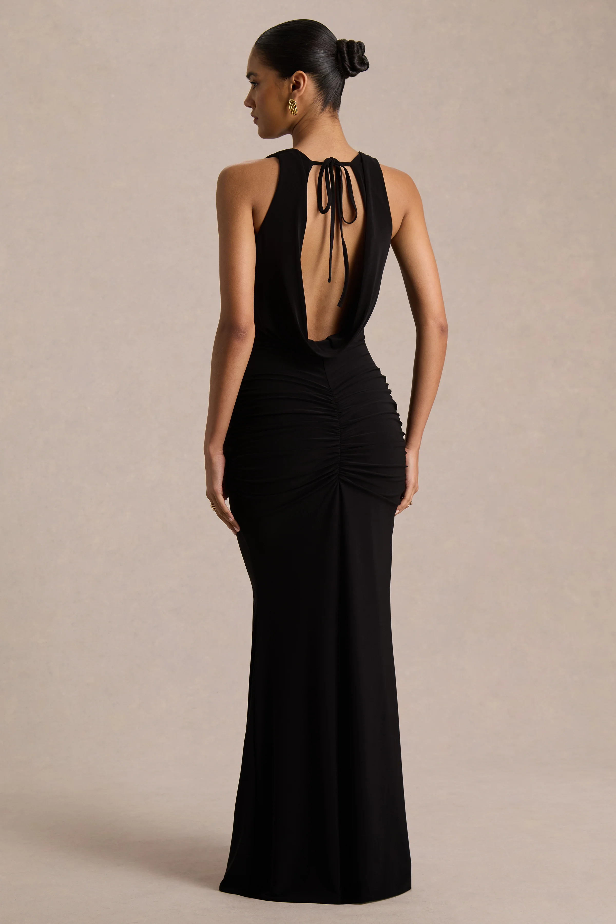 Mallie | Robe longue noire à encolure drapée et détail froncé - Image 2