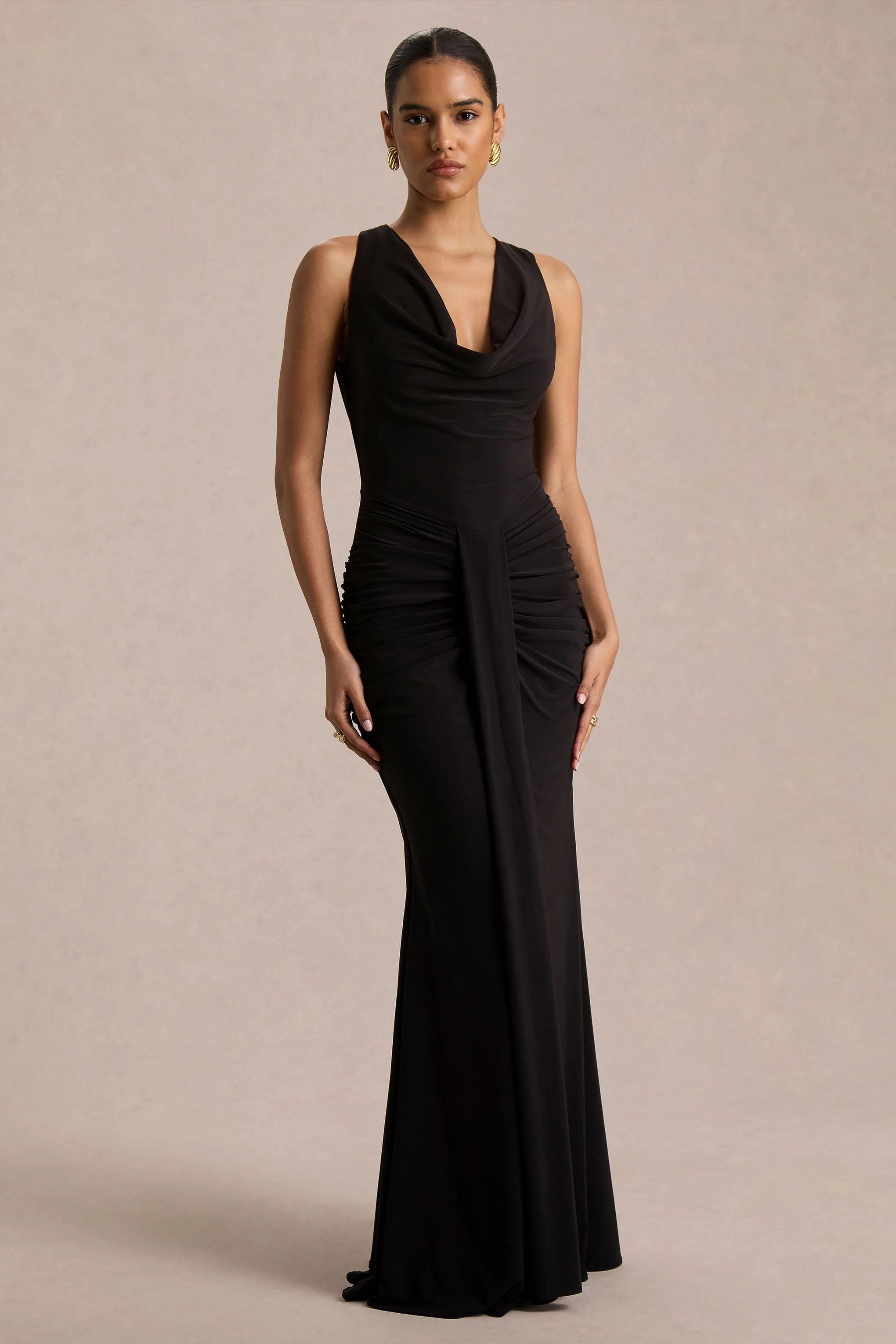 Mallie | Robe longue noire à encolure drapée et détail froncé - Image 6