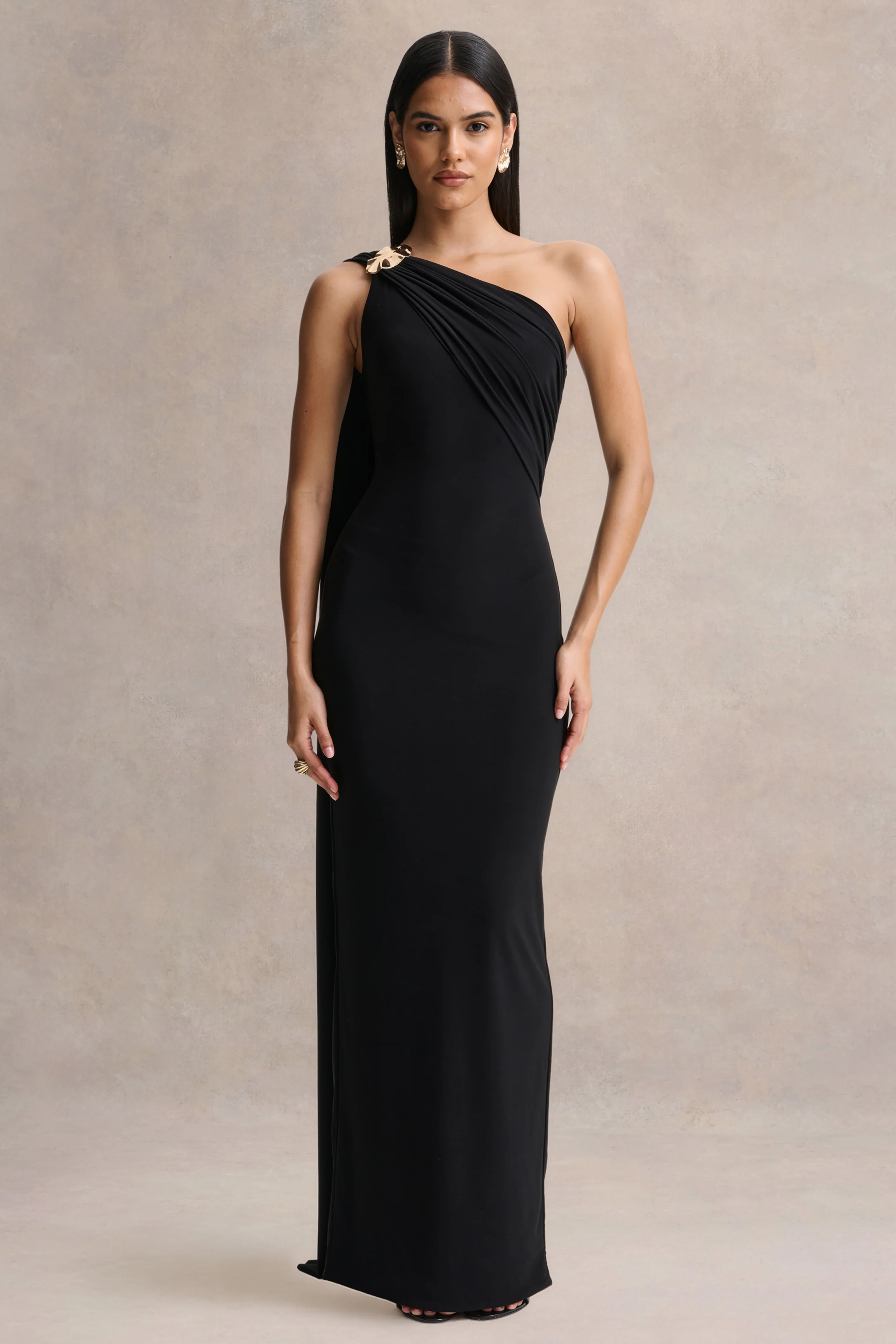 Mandy | Robe longue noire à encolure asymétrique - Image 4