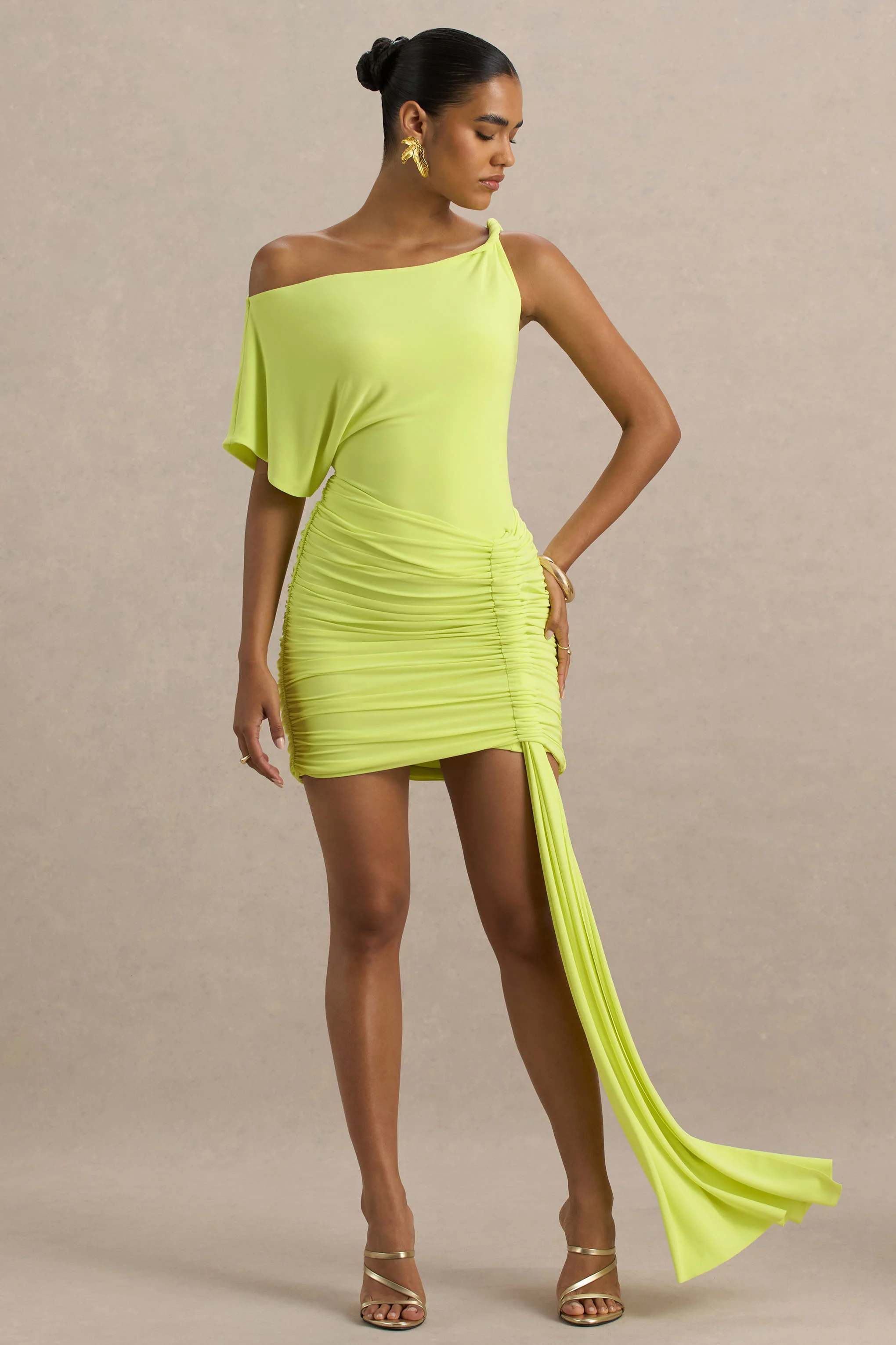 Marci | Mini-robe asymétrique vert citron avec fronces et ceinture - Image 4
