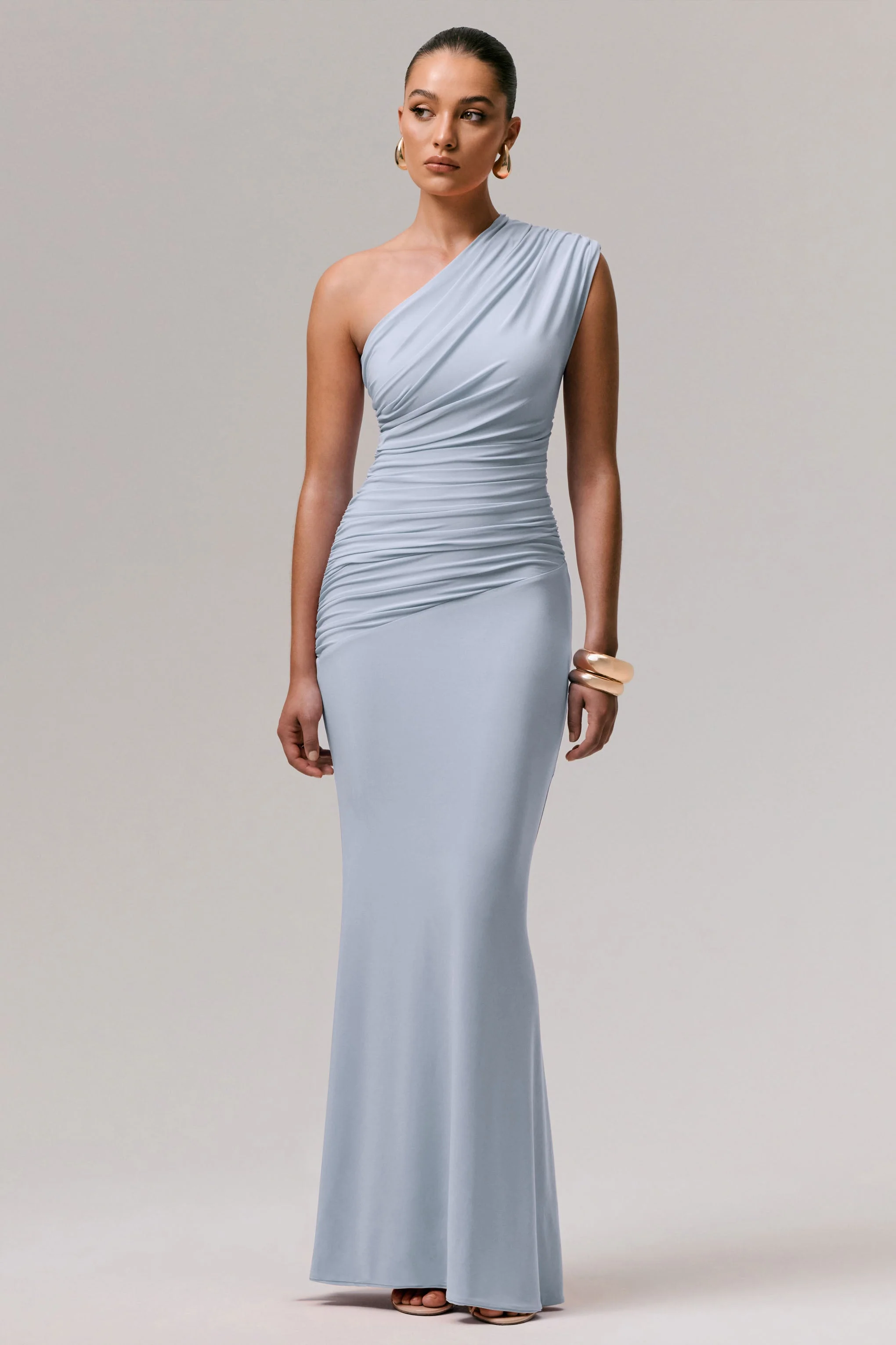 Mardi | Robe longue asymétrique bleu poudré avec fronces - Image 2