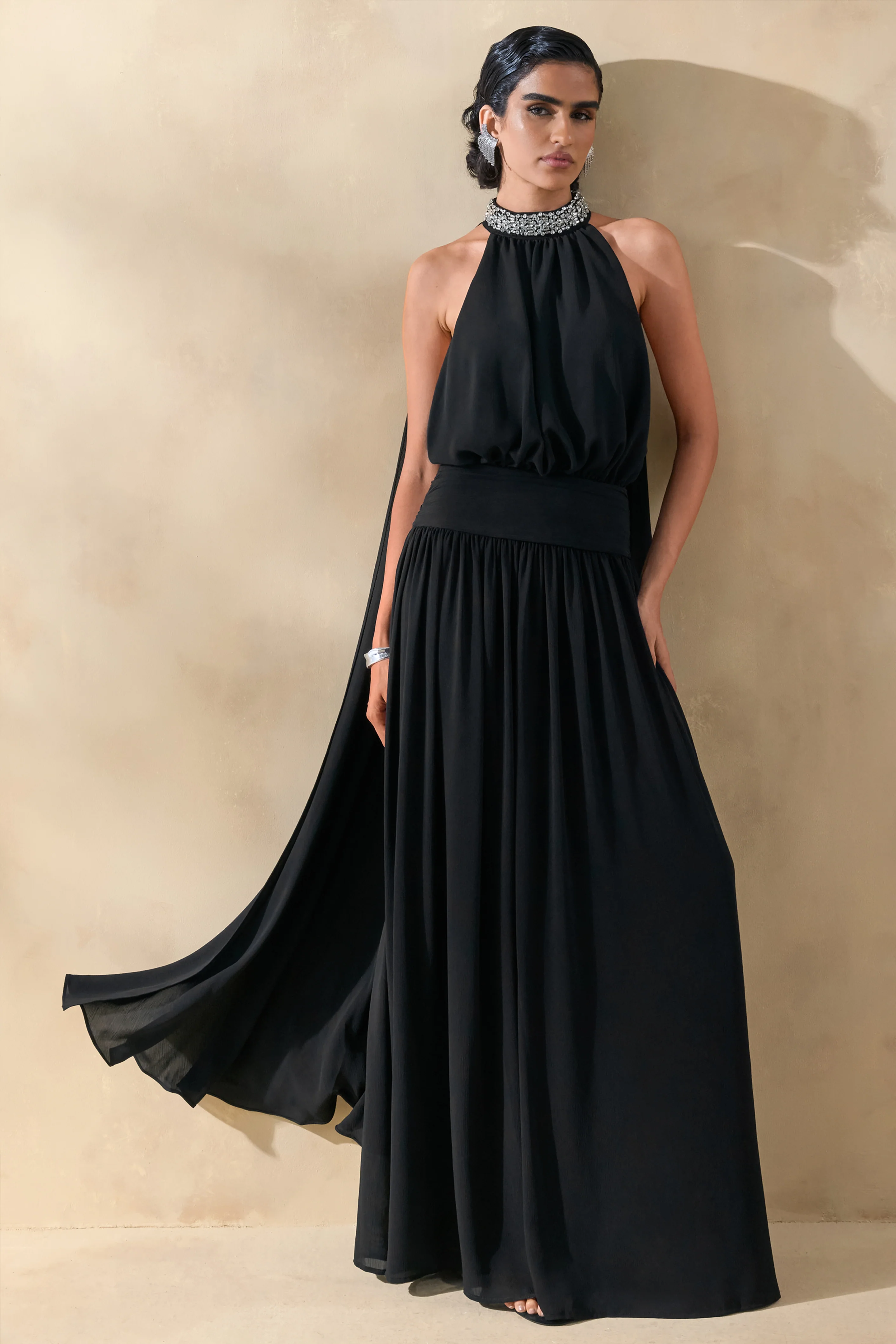 Marie | Robe longue noire à encolure américaine ornée - Image 3
