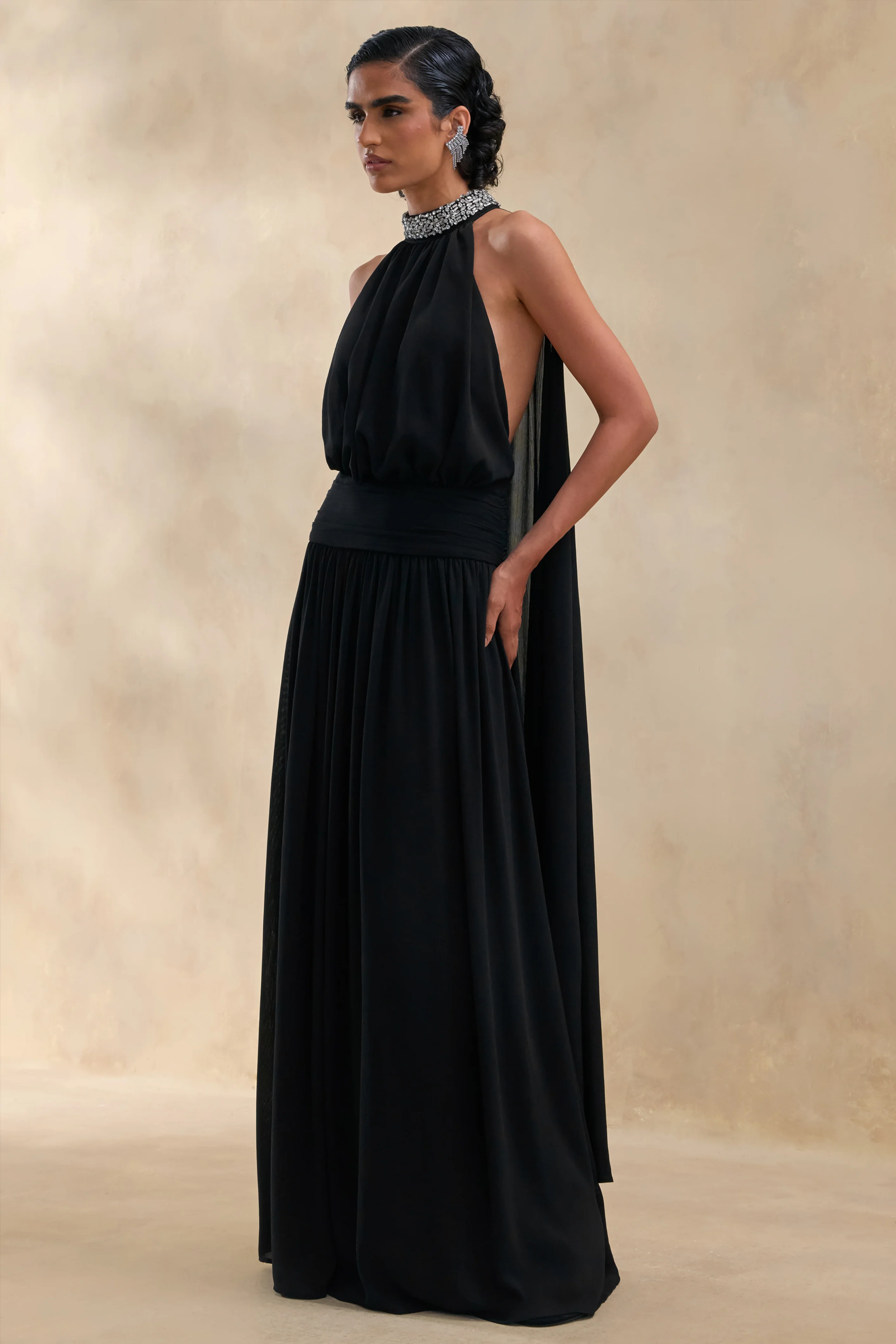 Marie | Robe longue noire à encolure américaine ornée - Image 4