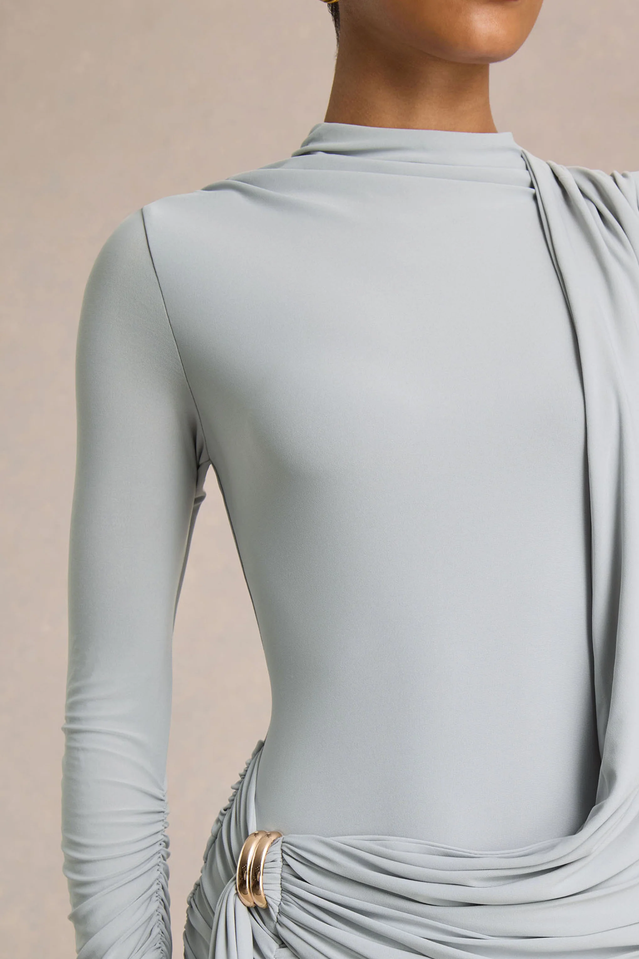 Melissa | Robe longue bleue à manches longues effet portefeuille avec détails froncés - Image 3
