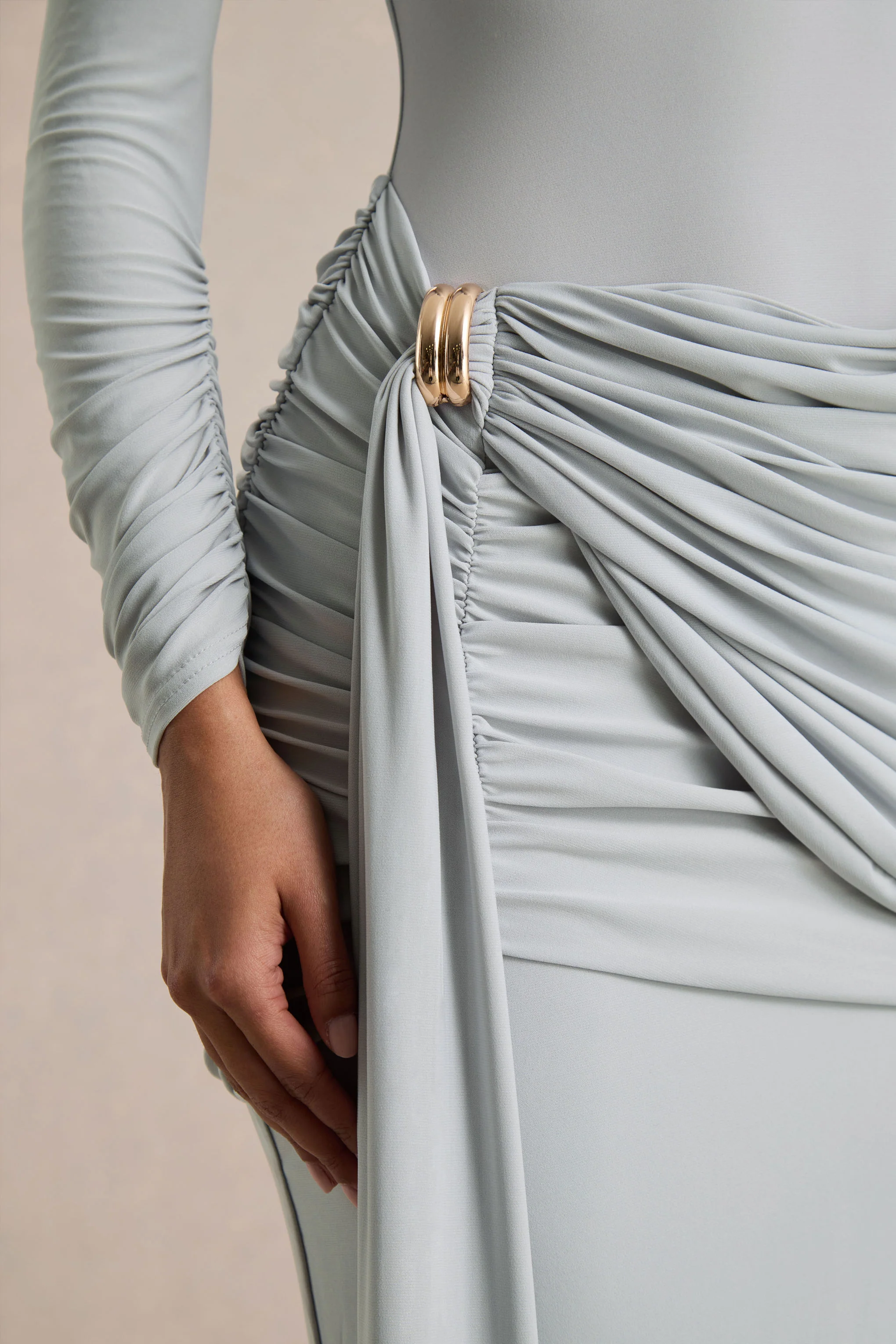 Melissa | Robe longue bleue à manches longues effet portefeuille avec détails froncés - Image 6