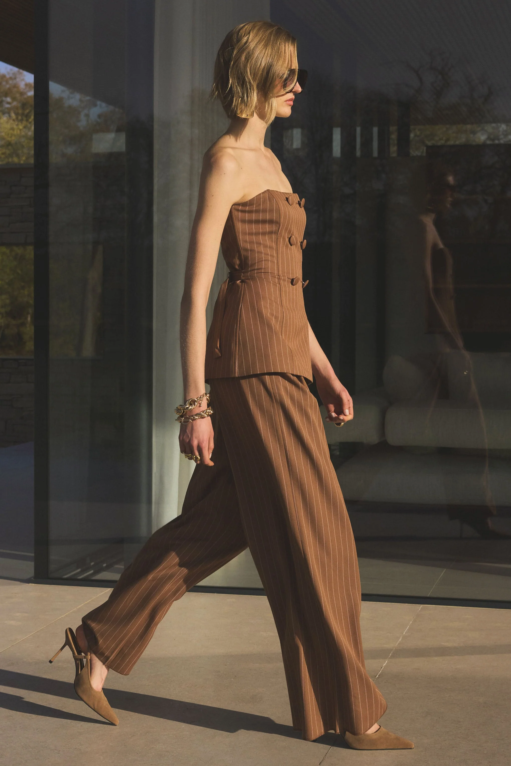 Meliva | Pantalon tailleur marron à fines rayures à jambe large - Image 8