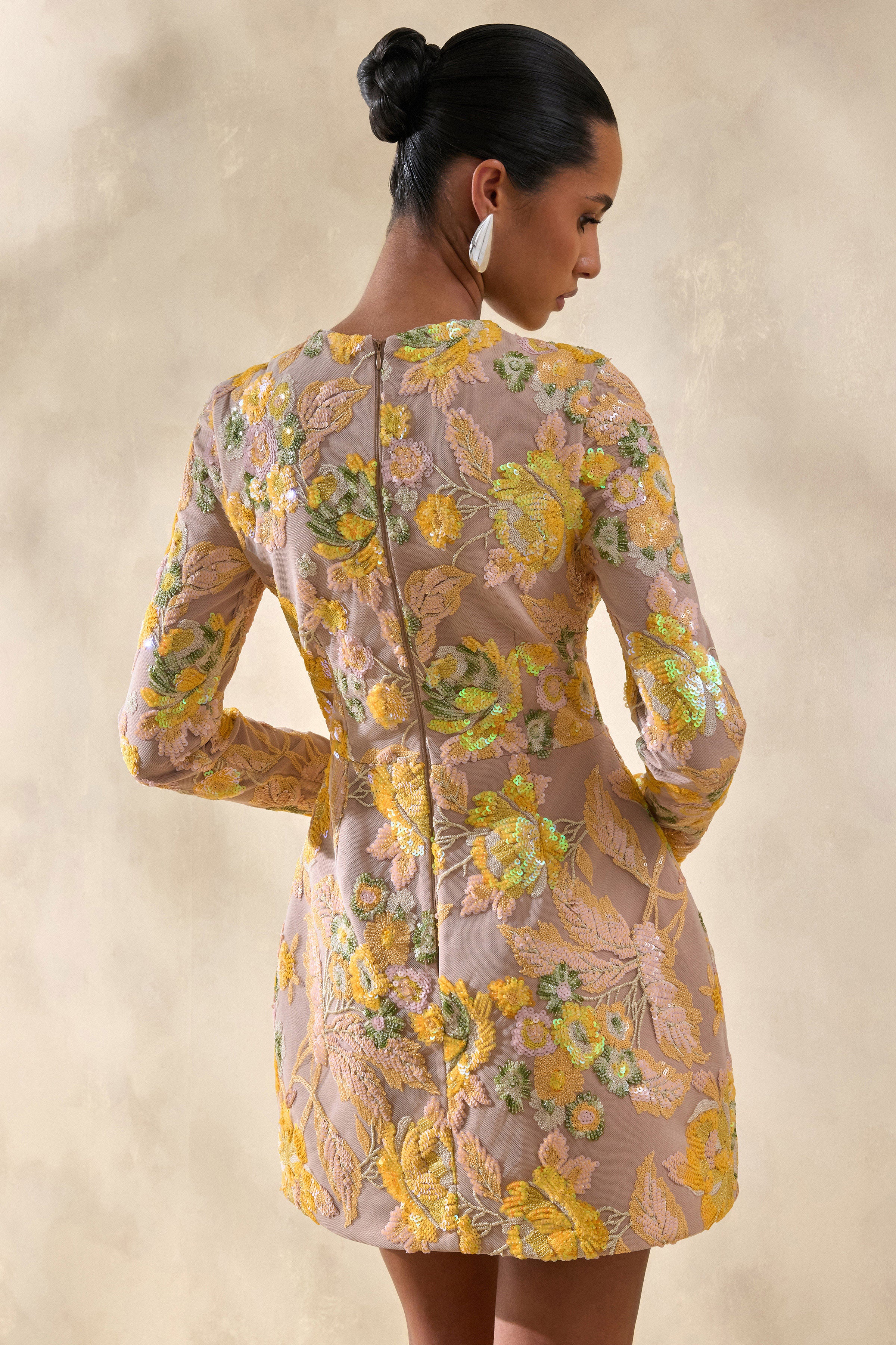 Merdia | Mini-robe jaune à encolure ronde avec embellissements floraux - Image 2