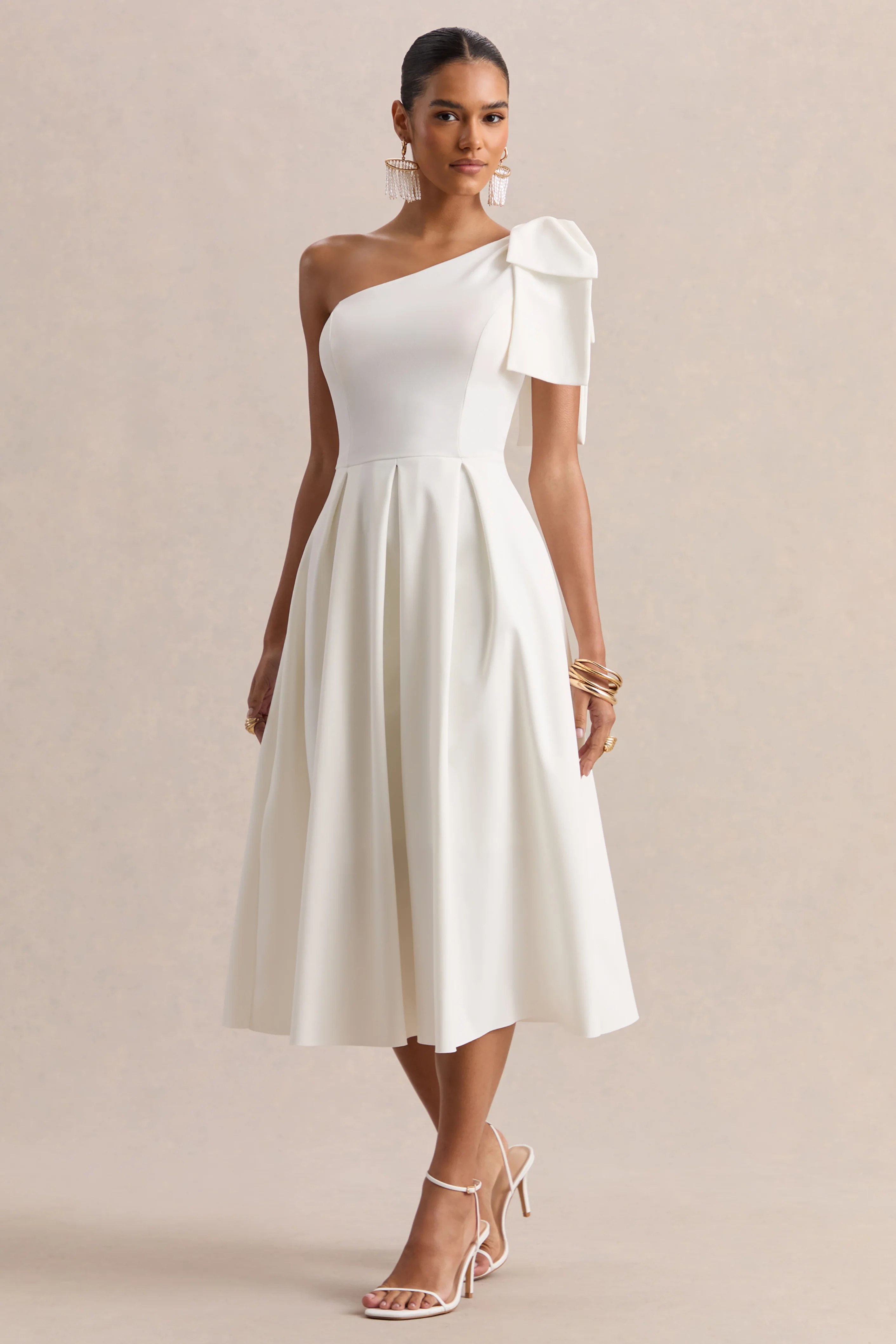 Meria | Robe mi-longue blanche à décolleté asymétrique avec manches nœud - Image 4
