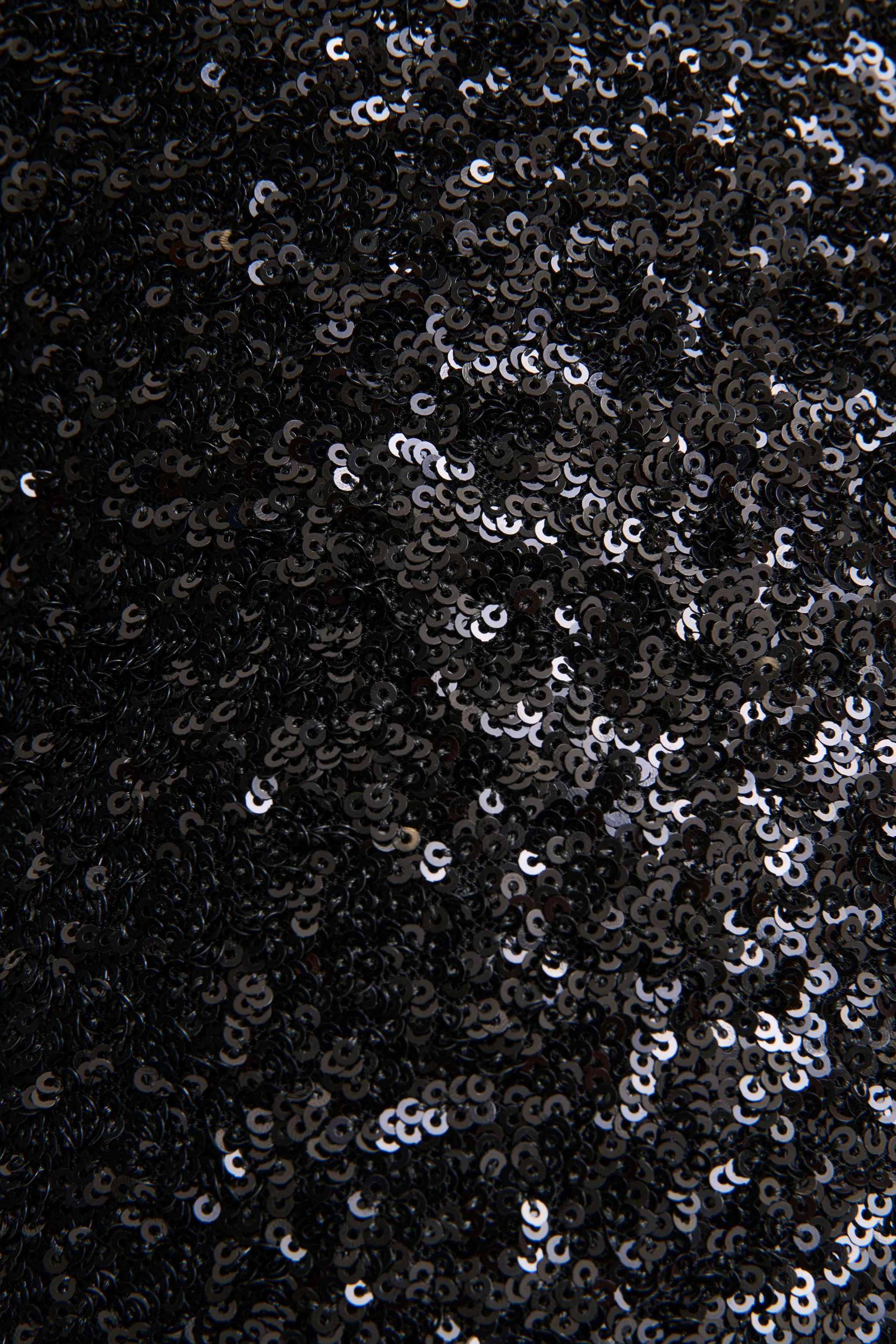 Mery | Robe longue noire en sequin à col montant effet portefeuille et manche longue unique - Image 7