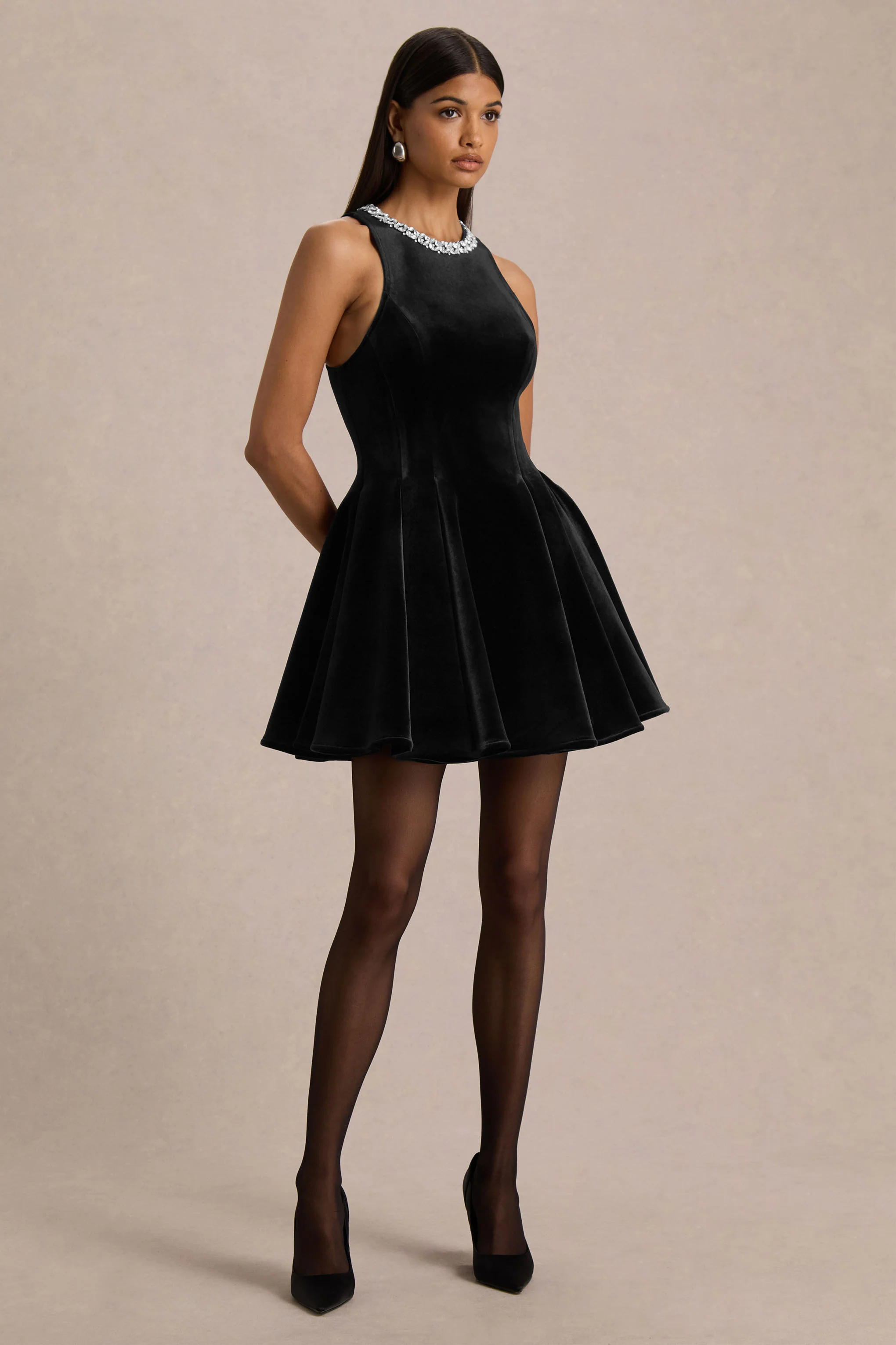 Meva | Mini-robe noire en velours à col montant orné - Image 4