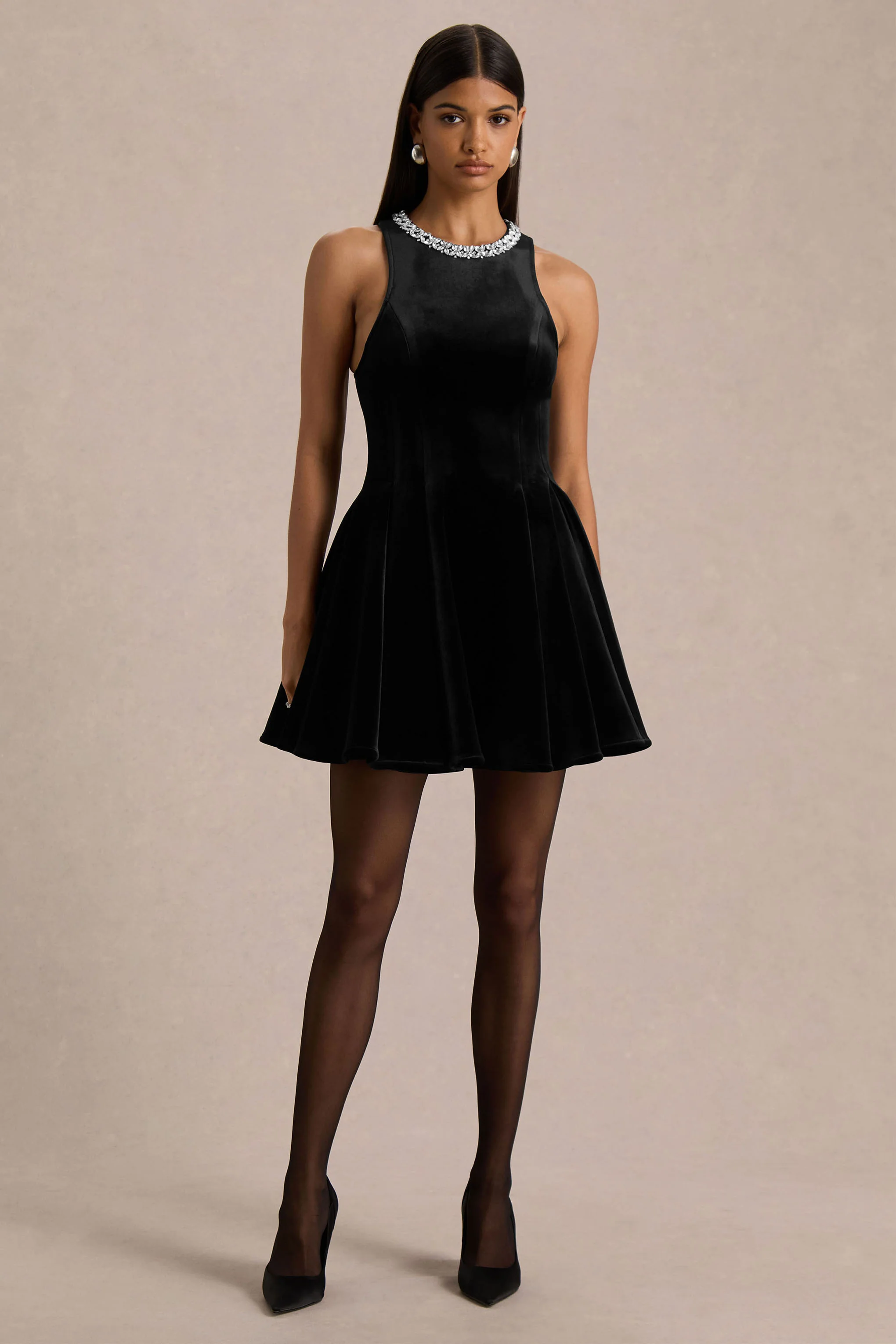 Meva | Mini-robe noire en velours à col montant orné - Image 5
