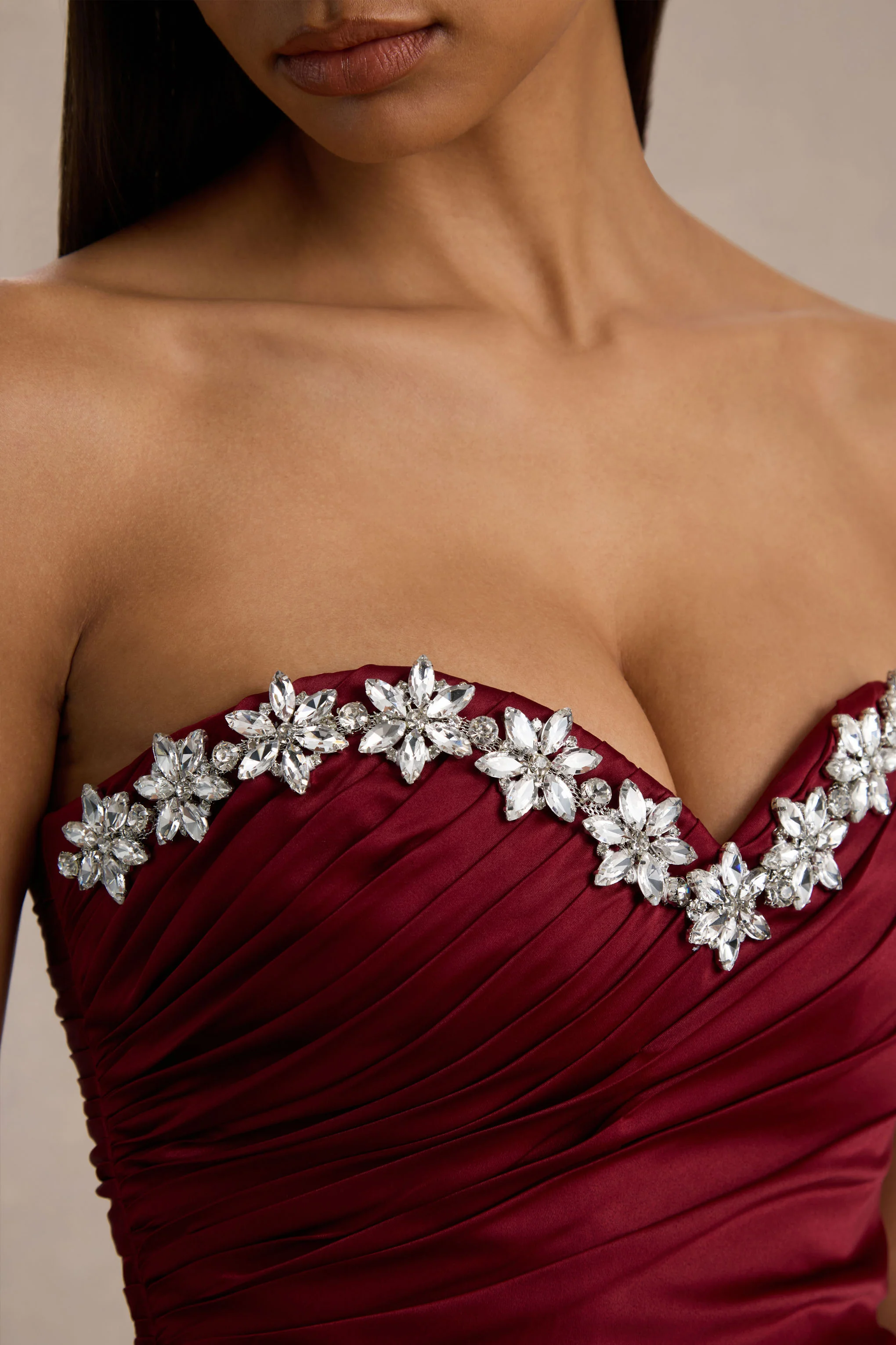 Milia | Robe Longue Bordeaux à Corset Sans Bretelles Ornée de Strass - Image 2