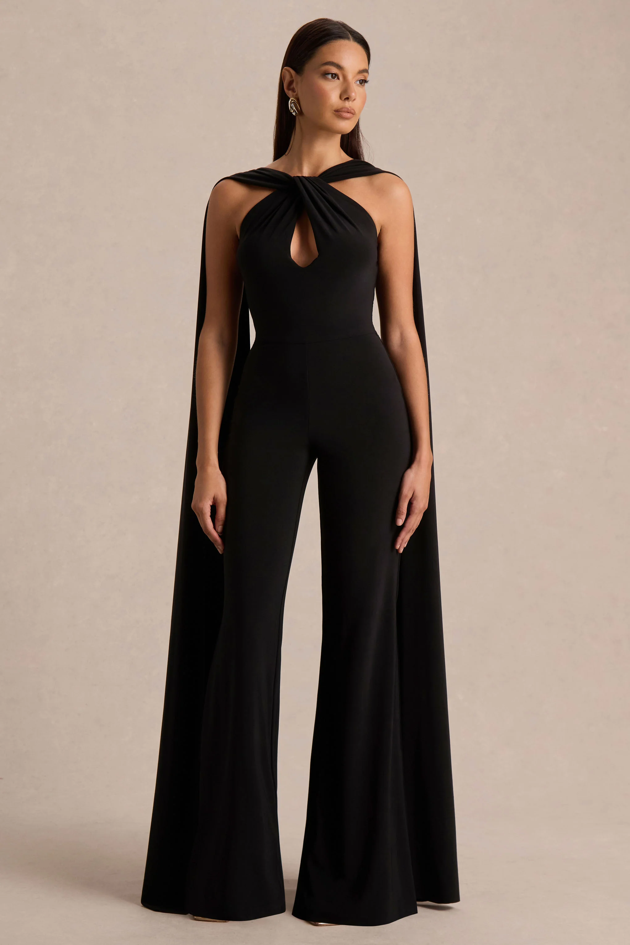 Mindy | Combinaison noire à col halter avec cape