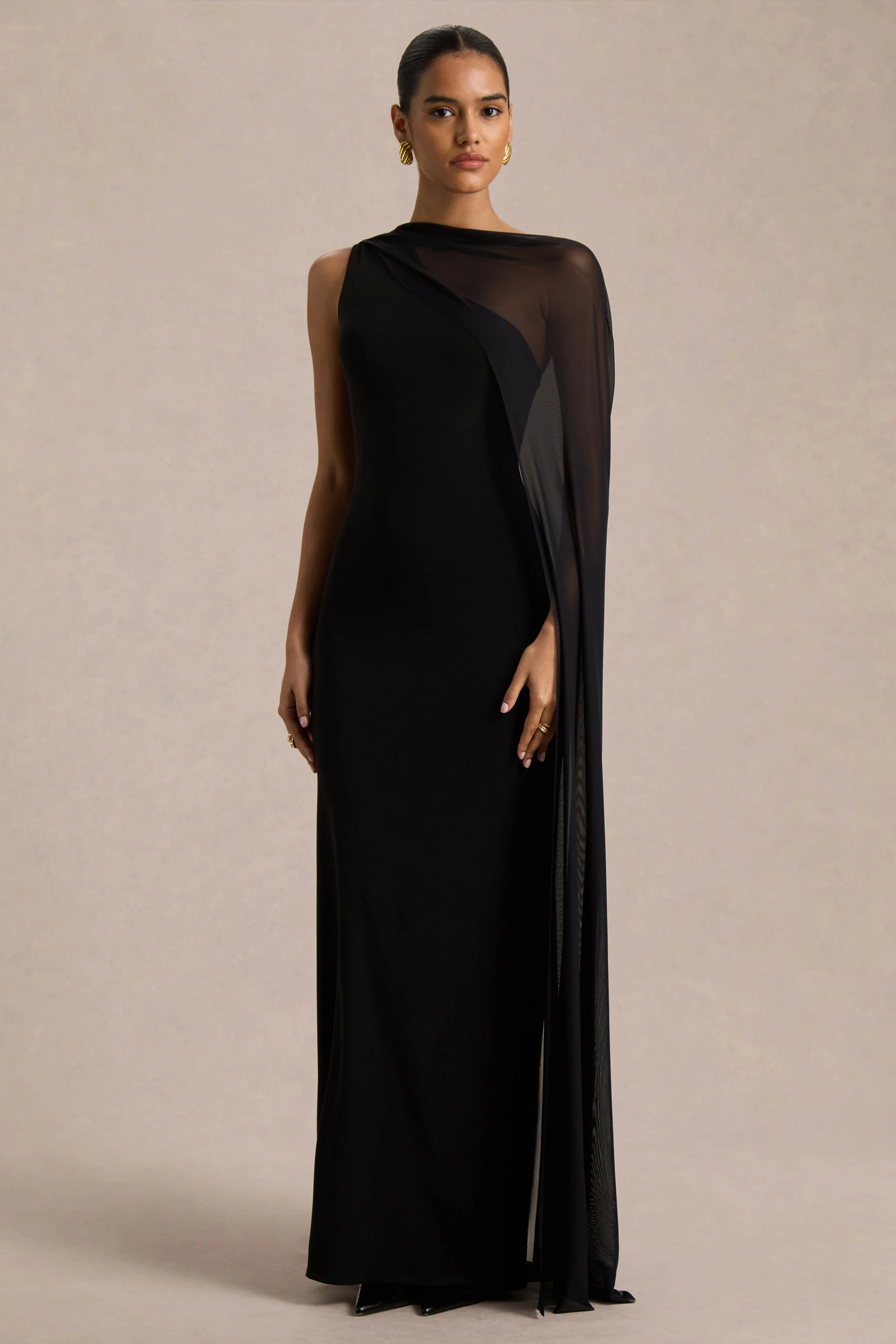 Mirelle | Robe longue noire à encolure asymétrique avec manche-cape transparente - Image 5