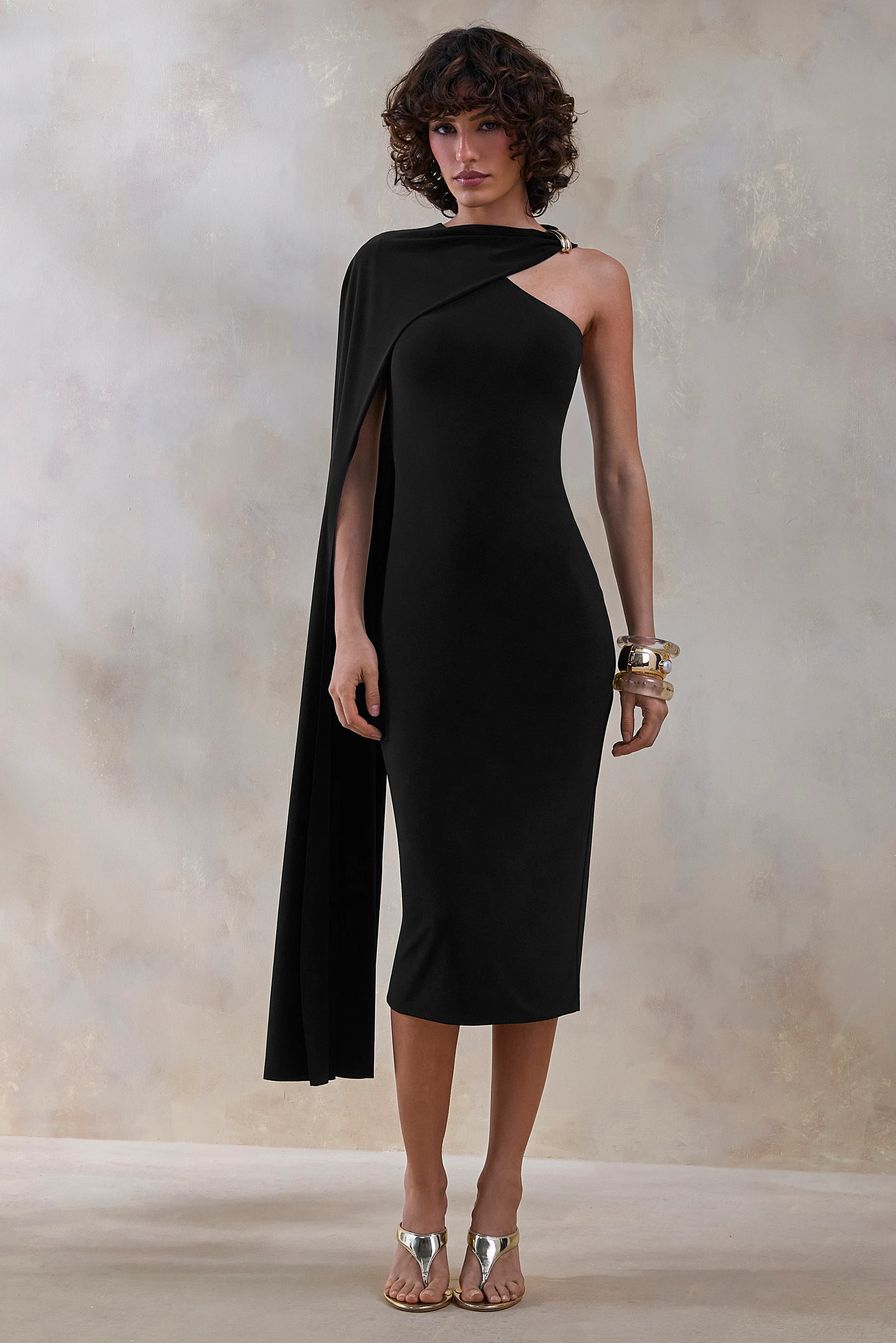 Misoria | Robe mi-longue noire à col montant avec manche cape - Image 5