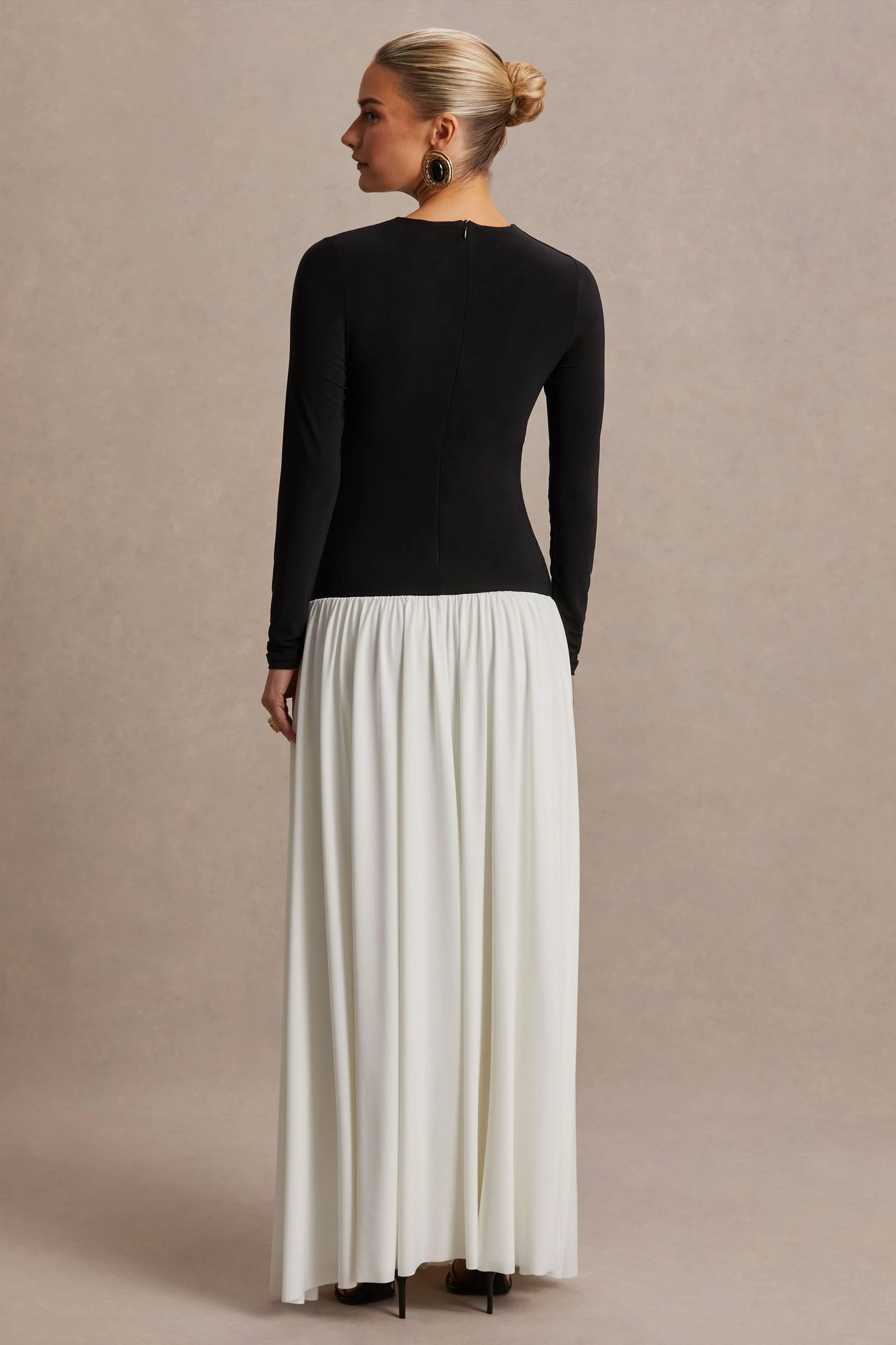 Monroe | Robe longue noir et blanc à encolure ronde avec taille basse - Image 2