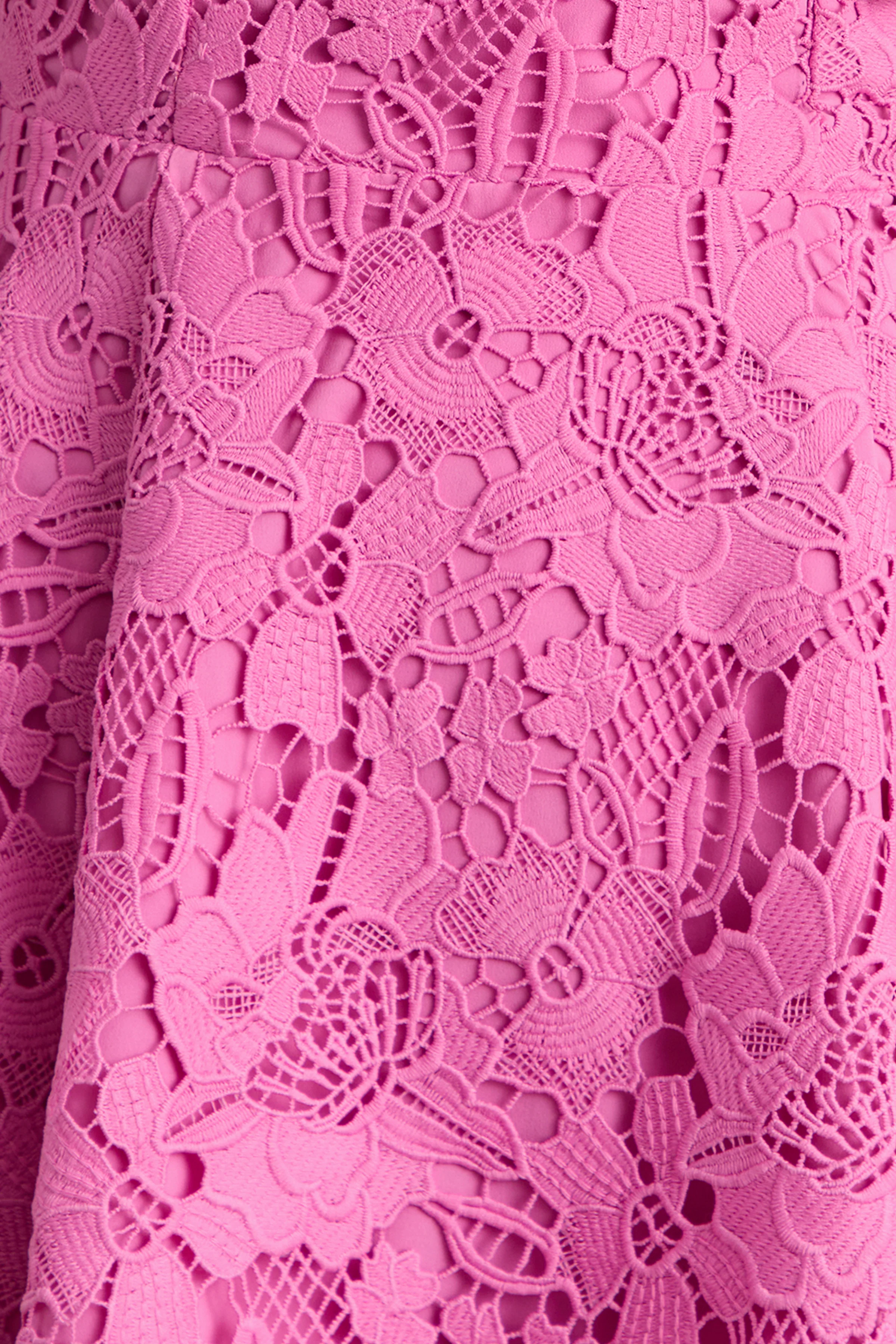 Morina | Mini-robe rose en dentelle avec encolure ronde - Image 6
