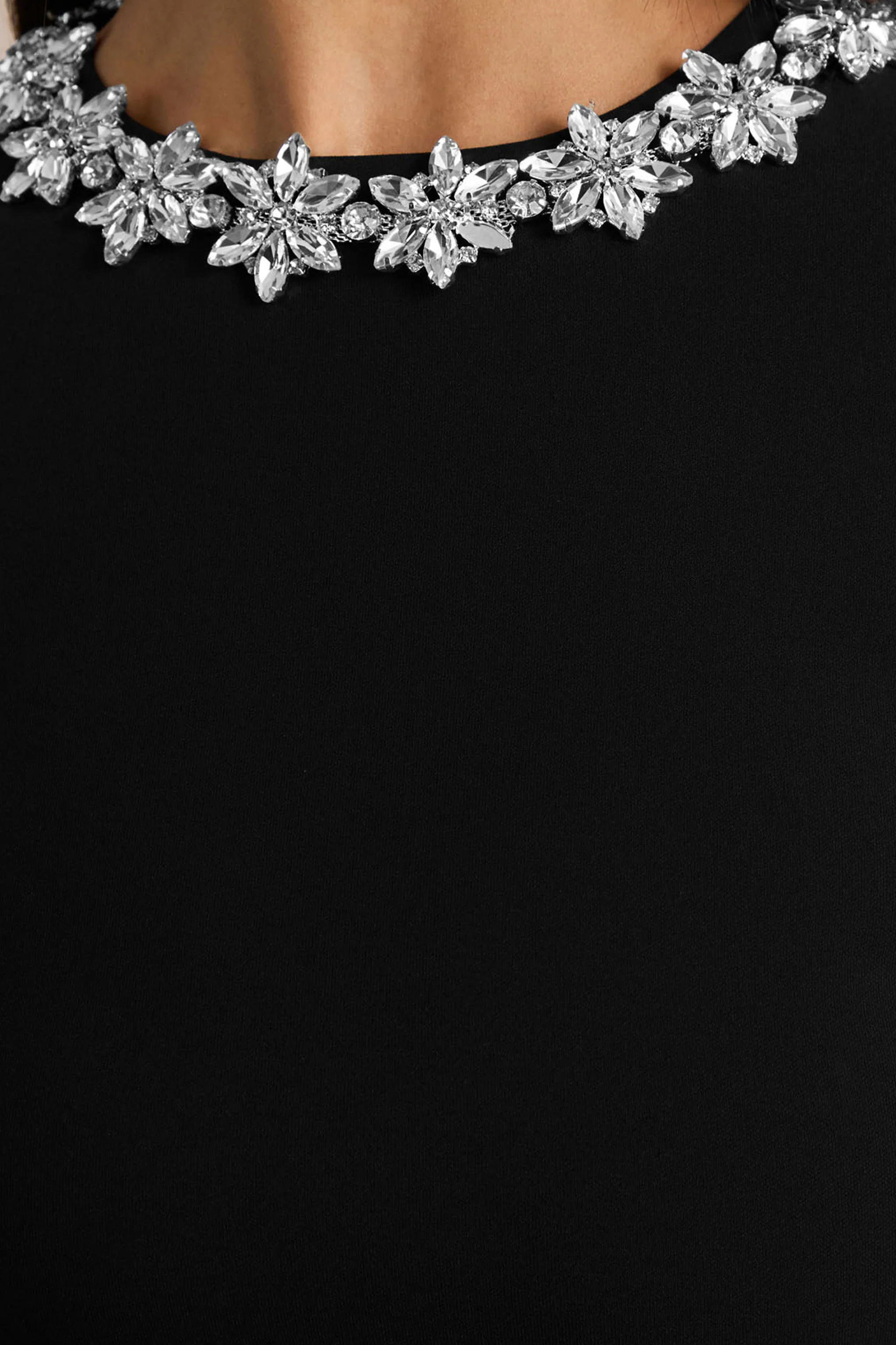 My Wish | Mini-robe noire à col montant orné et taille tombante - Image 6