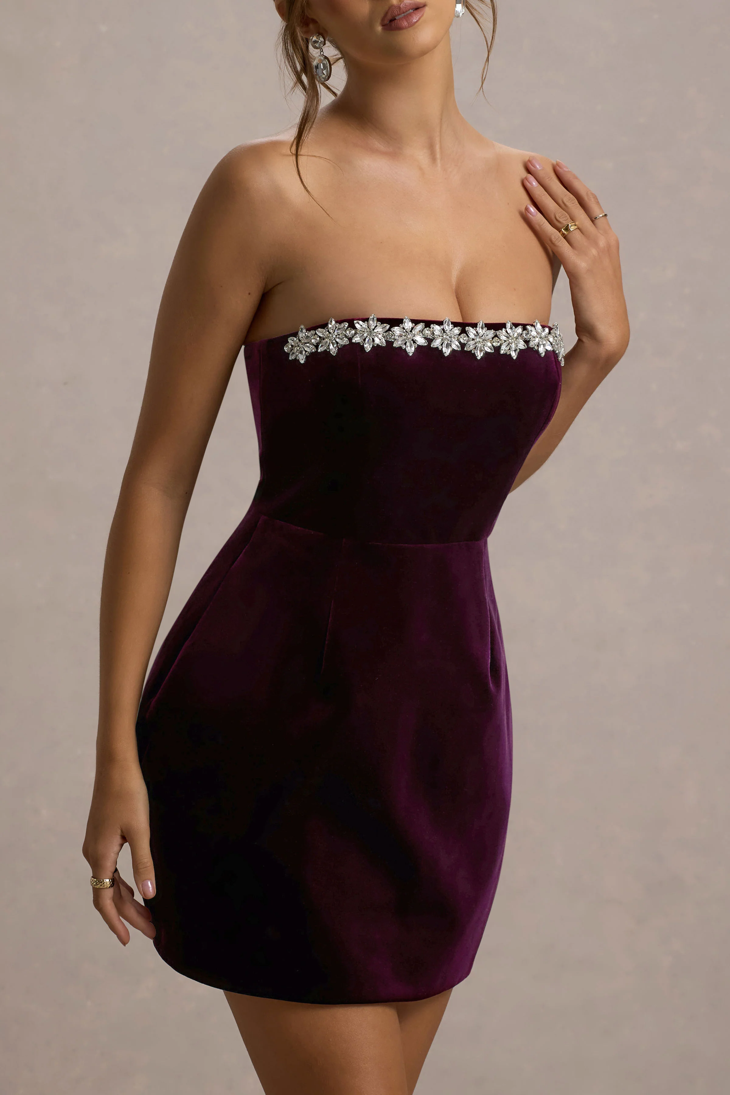 Naia | Mini-Robe Bandeau en Velours Violet Ornée - Image 3