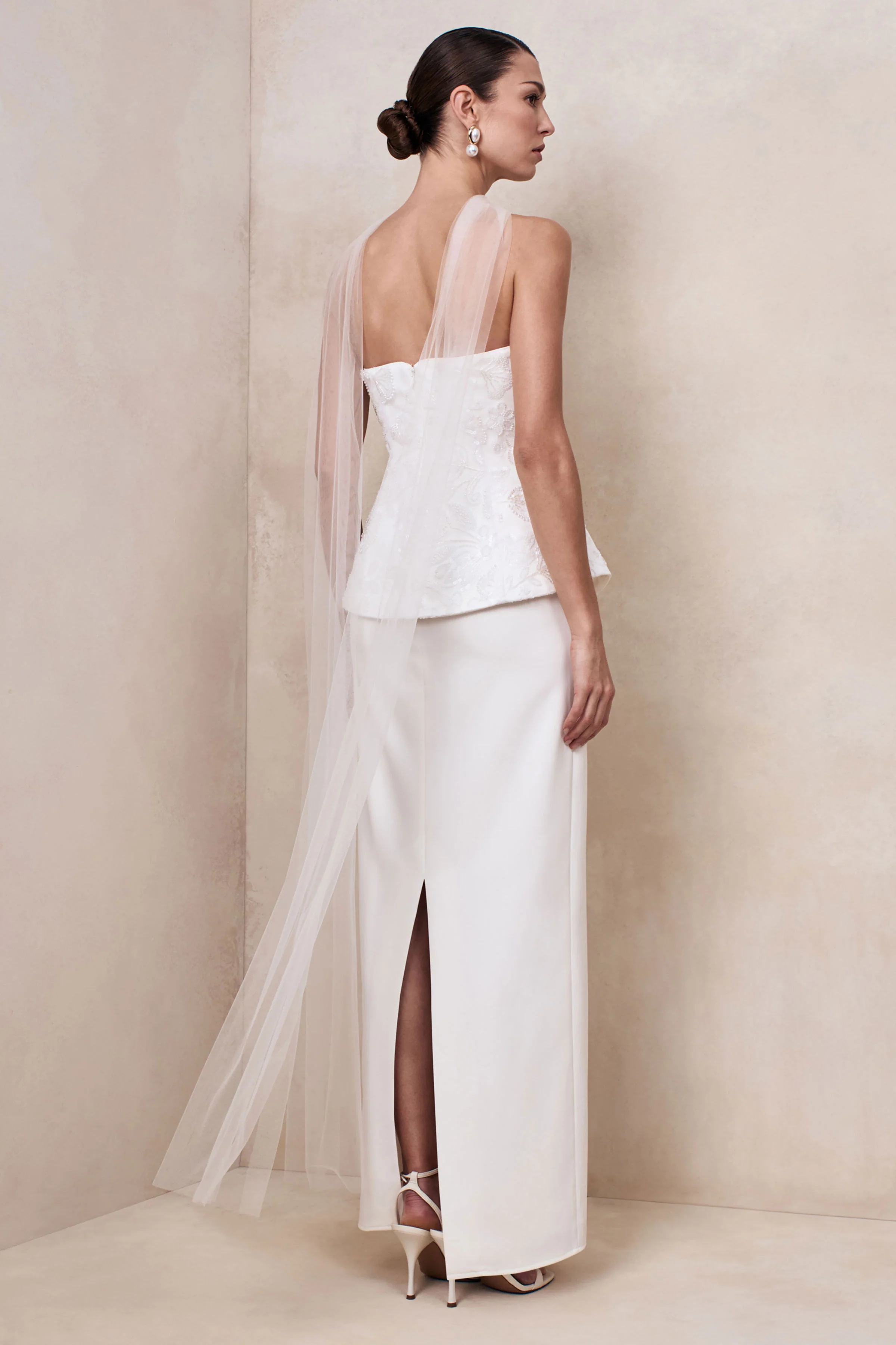 Naira | Robe longue bandeau corset en satin blanc - Image 2