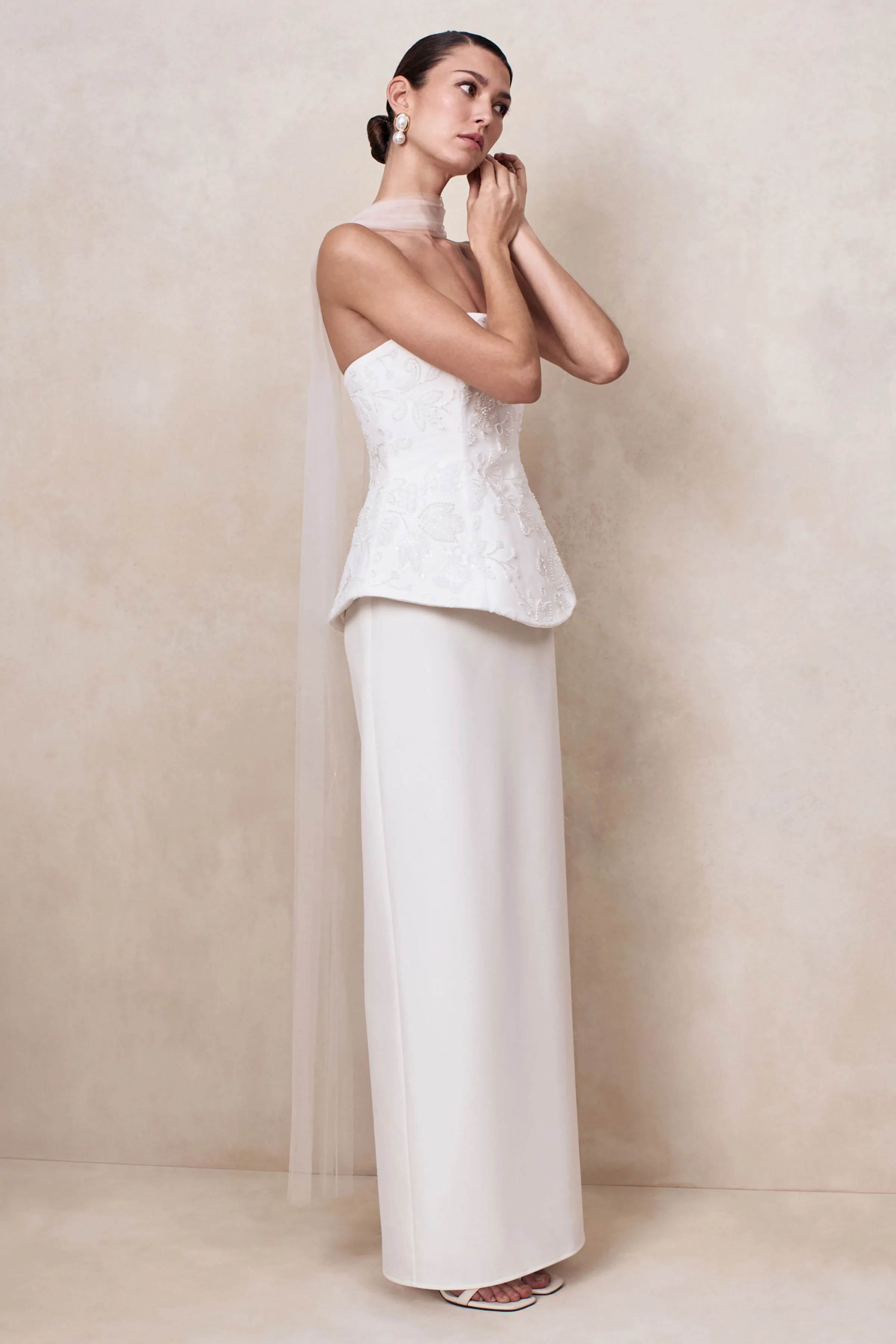 Naira | Robe longue bandeau corset en satin blanc - Image 4