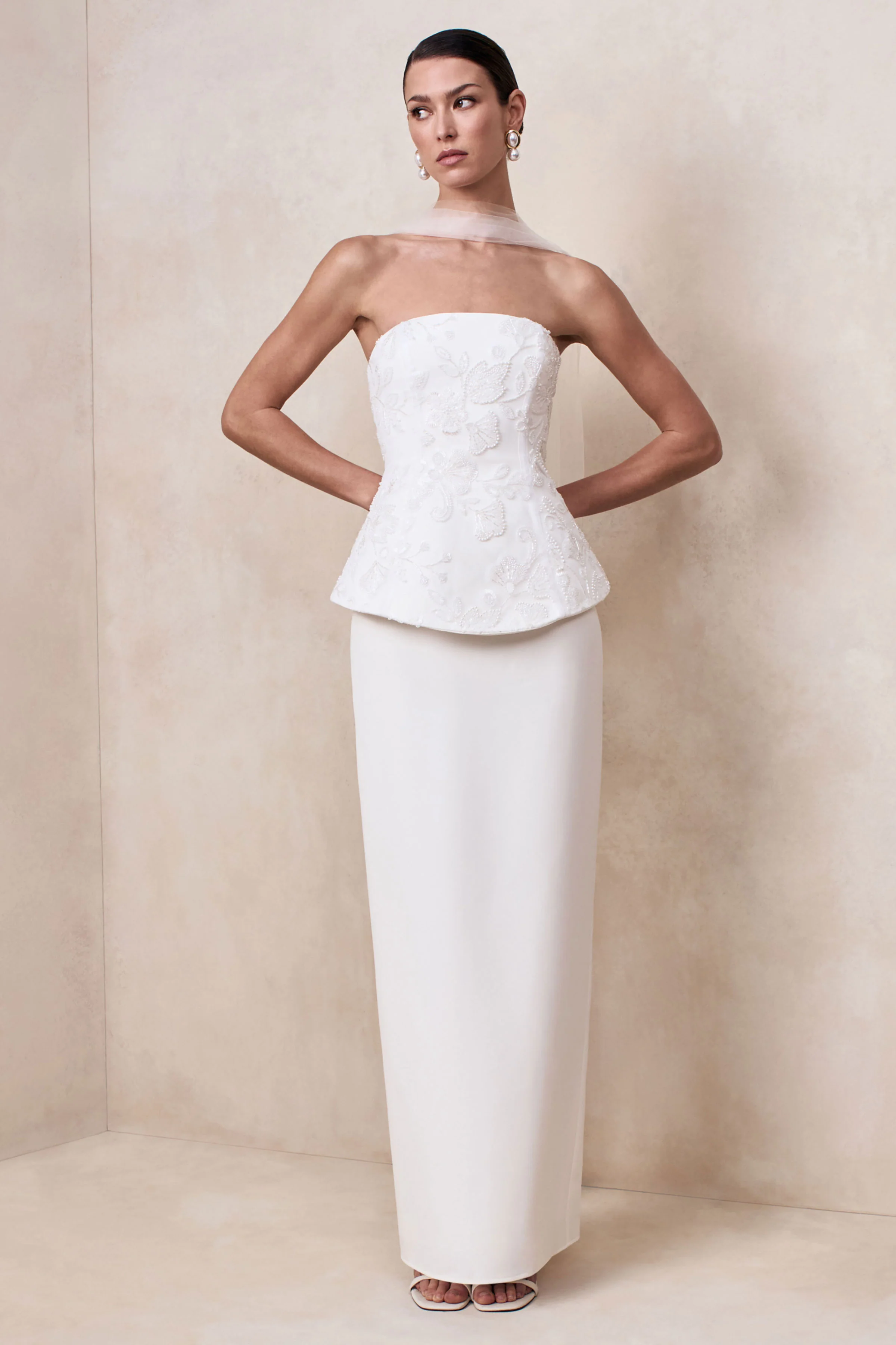 Naira | Robe longue bandeau corset en satin blanc - Image 5