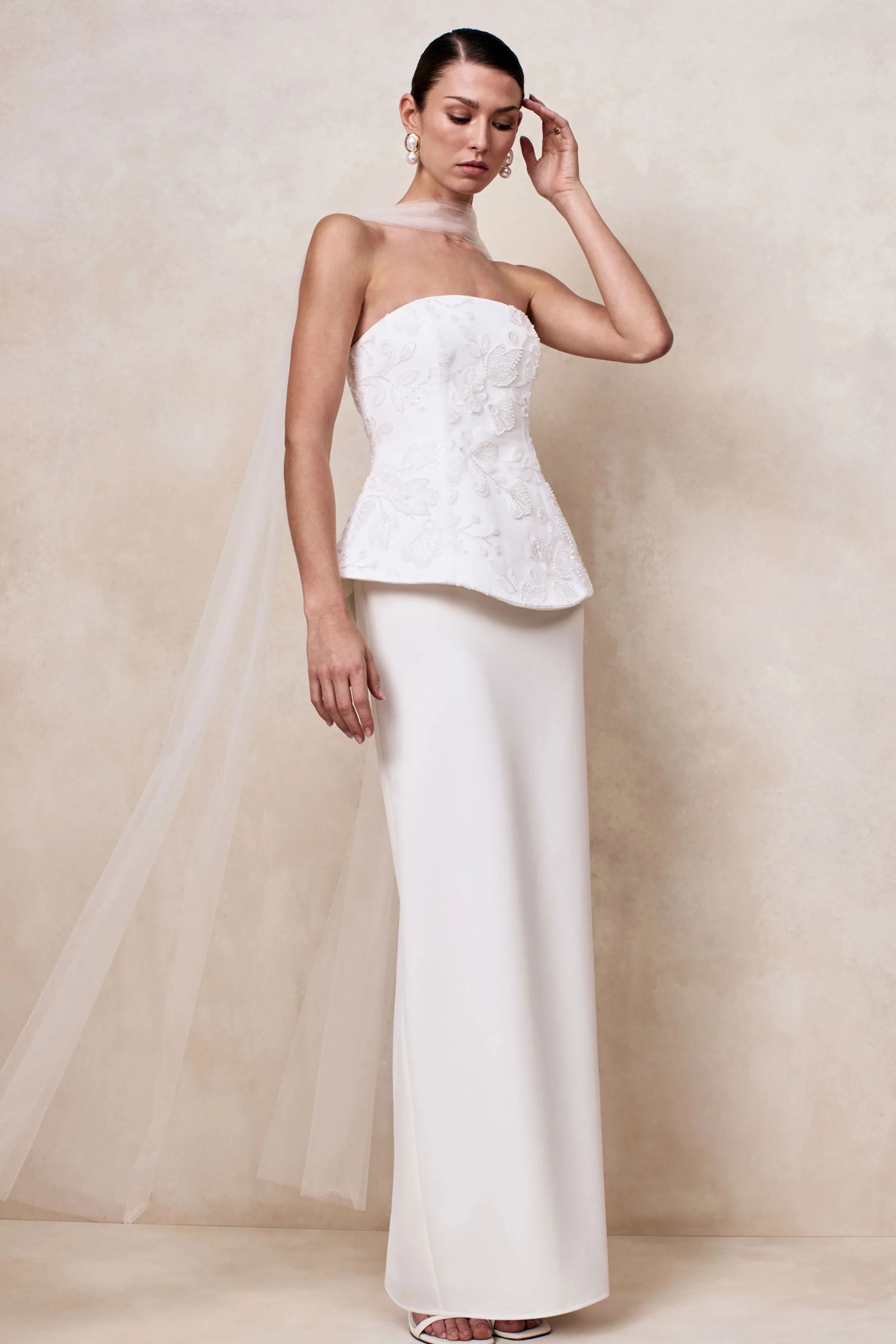 Naira | Robe longue bandeau corset en satin blanc - Image 7