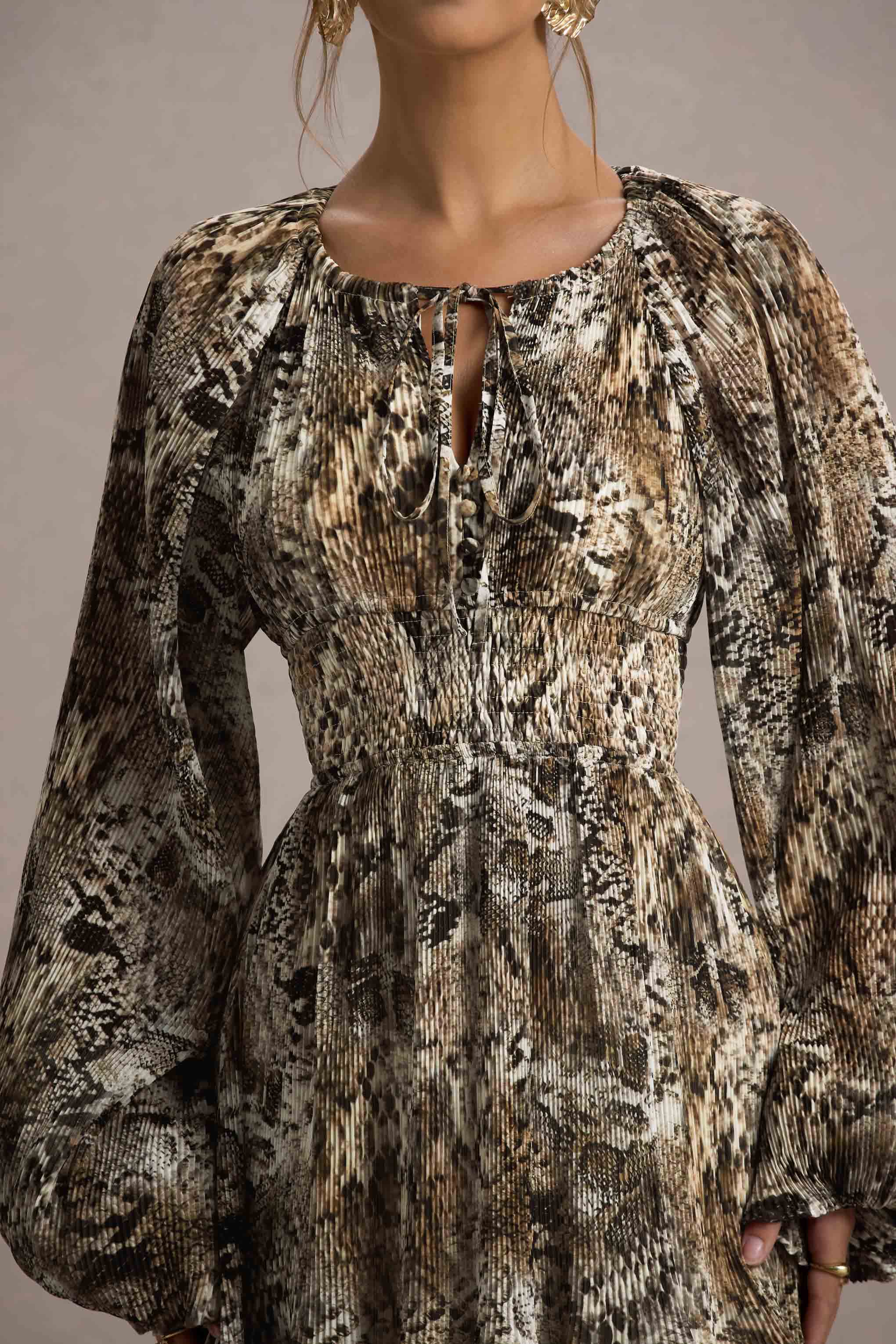 Namir | Robe longue en mousseline à imprimé serpent à ourlet asymétrique - Image 7