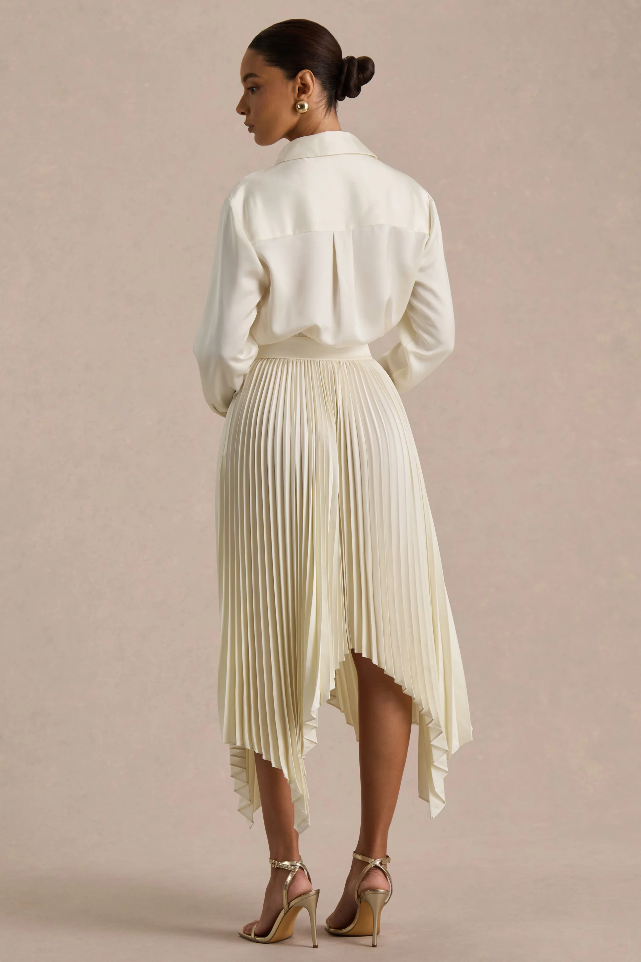 Naxos | Robe chemise longue en satin crème - Image 4