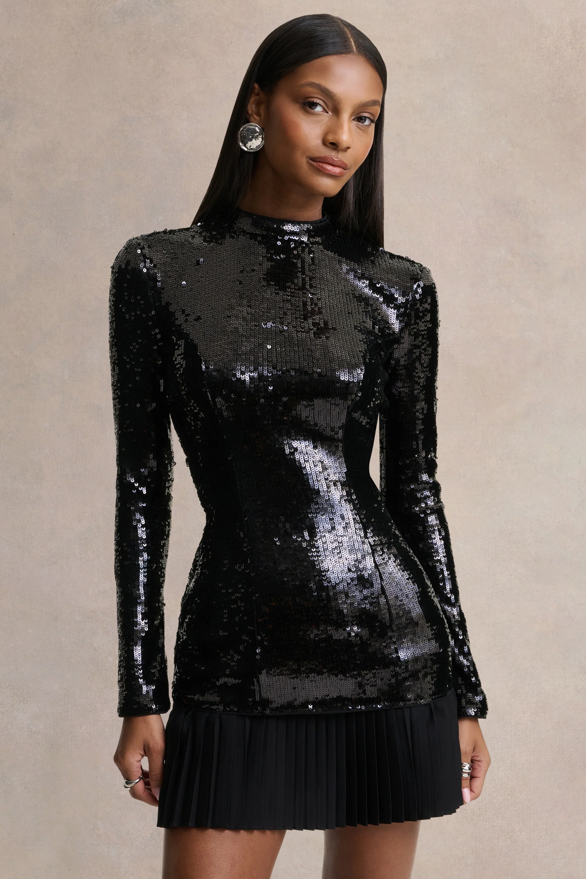 North | Mini-robe noire à sequins à col montant et jupe plissée - Image 3
