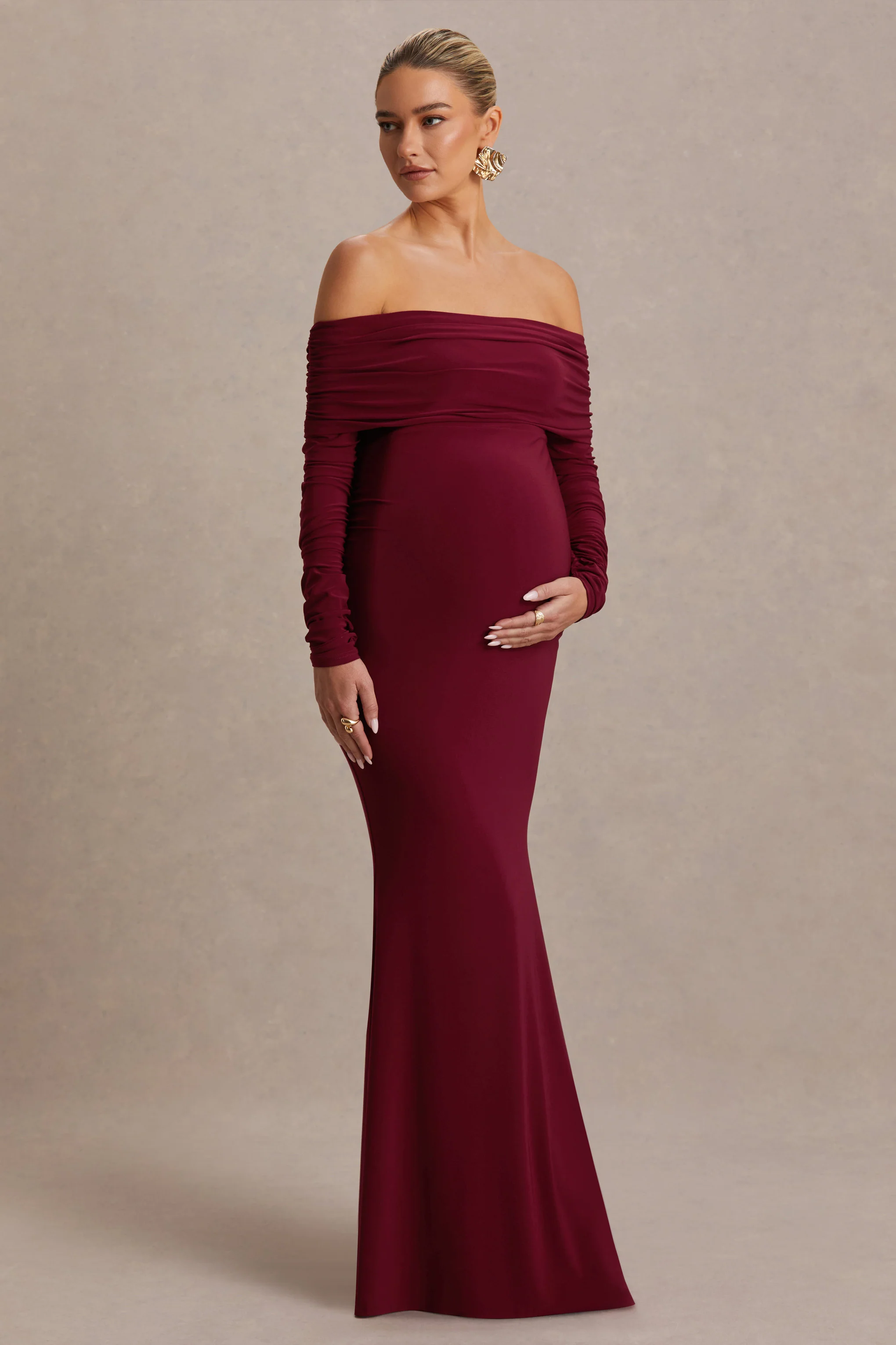 Odessa | Robe longue de maternité couleur baie à encolure bardot et détails froncés - Image 5