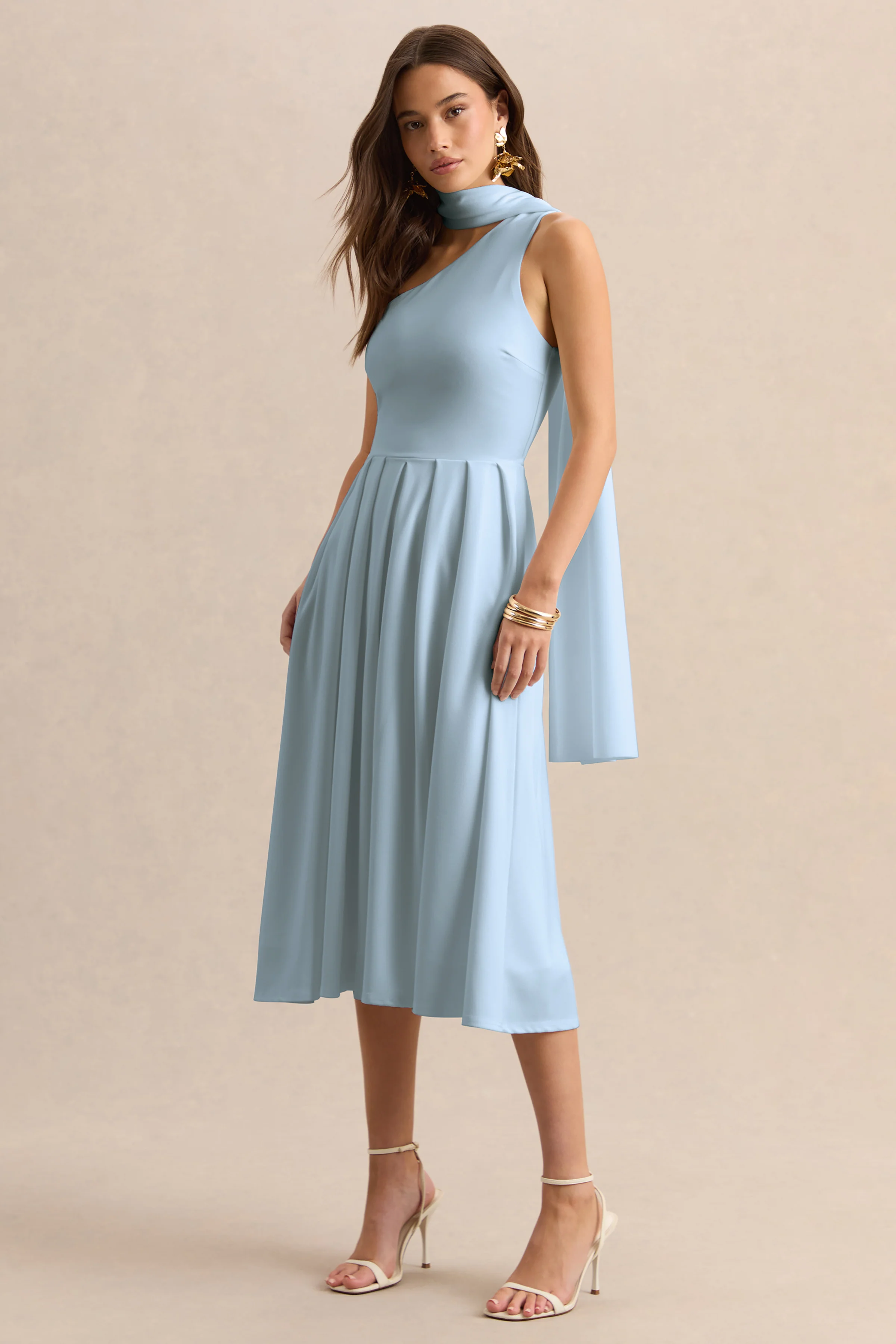 Odette | Robe mi-longue bleu poudré à encolure asymétrique avec détail foulard - Image 4